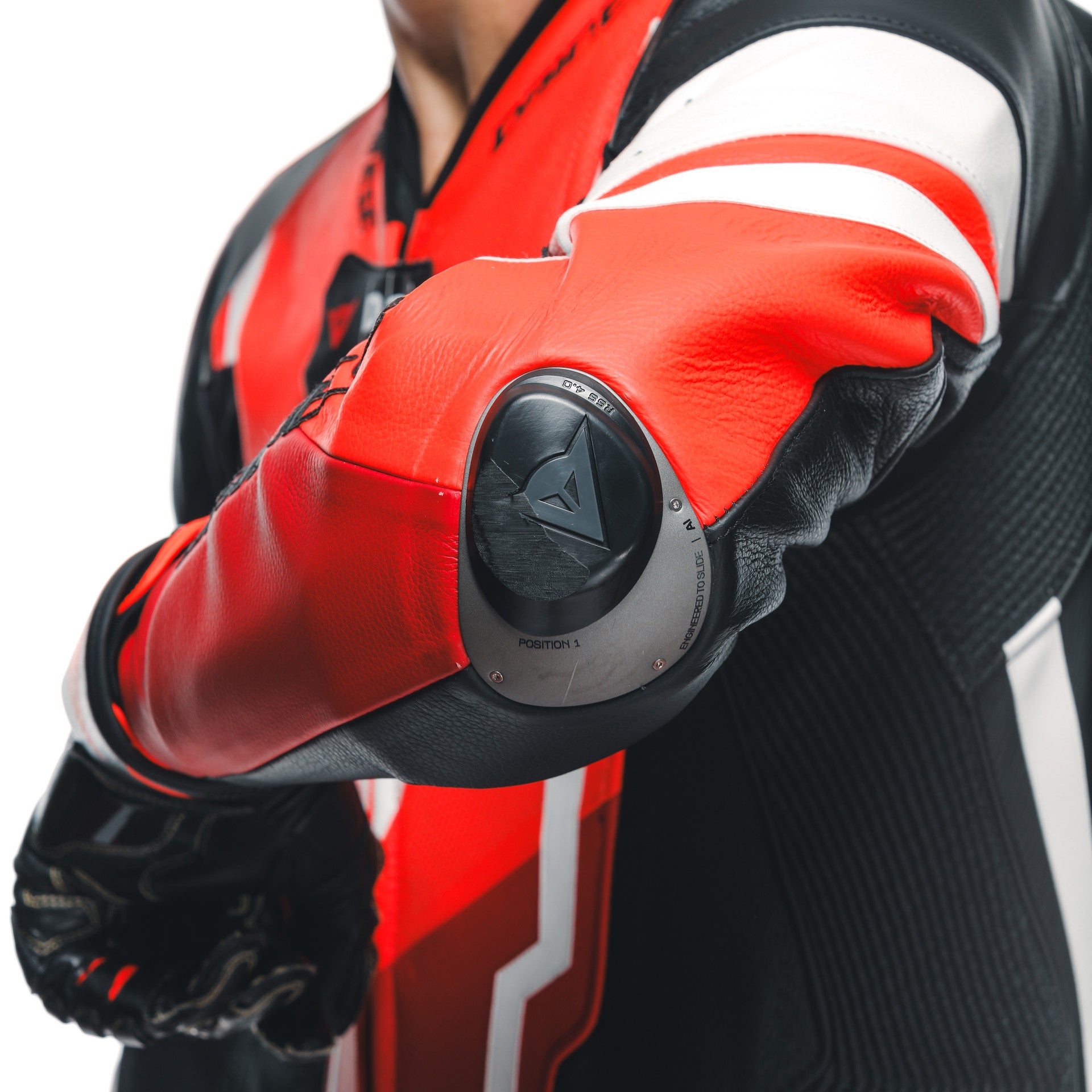 Dainese Misano 3 D-AIR® Tek parça Deri Kombin – Perfore Hava Yastıklı Yarış Tulumu | Erkek | Kırmızı 