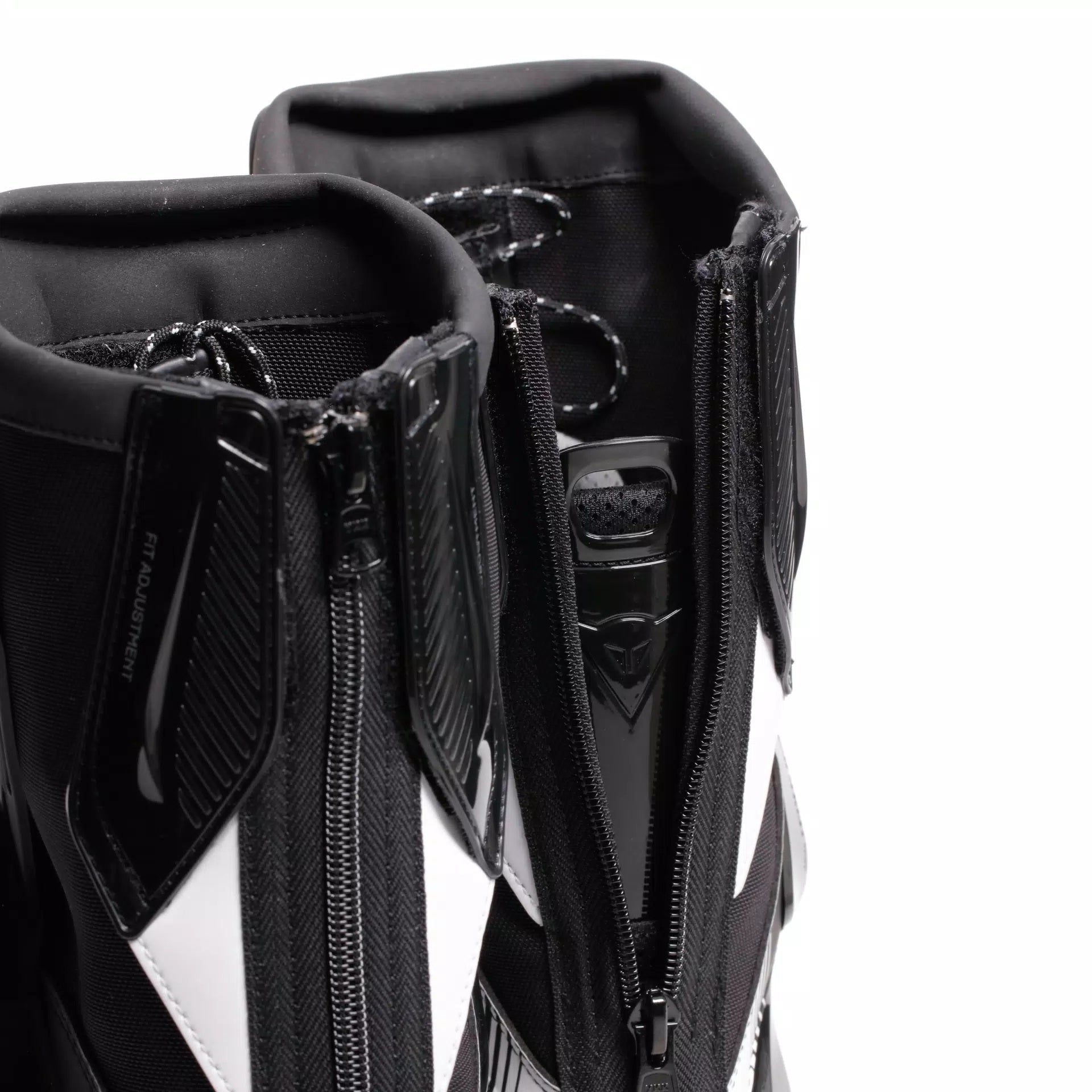 Dainese Torque 4 Air Yarış ve Sokak Motosiklet Botları Yaz | Erkek | Siyah/Beyaz/Kırmızı | 2017900086N3200 
