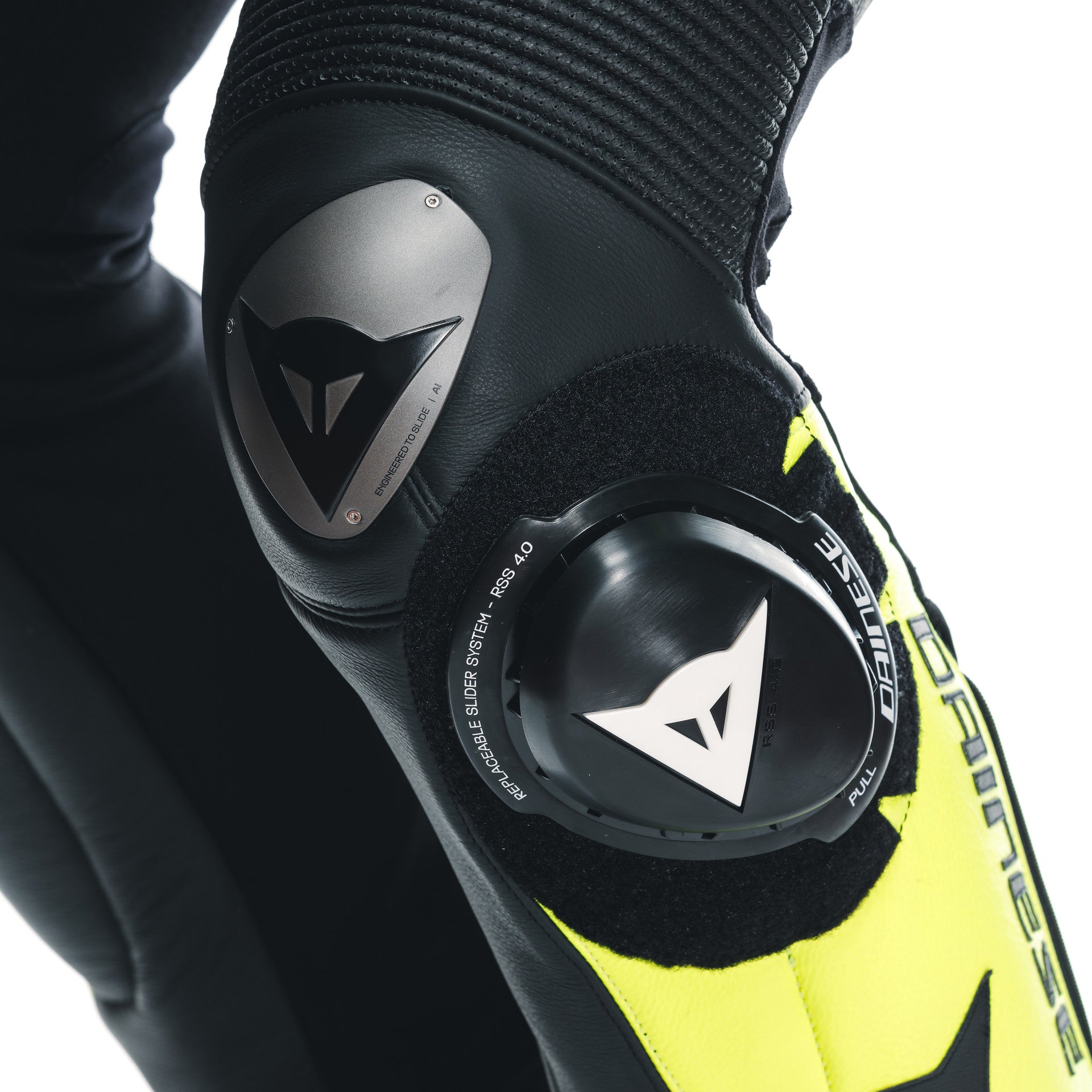 Dainese Misano 3 D-AIR® Tek parça deri kombine – Perforated hava yastıklı yarış kıyafeti | Erkek | Siyah/Neon Sarı 