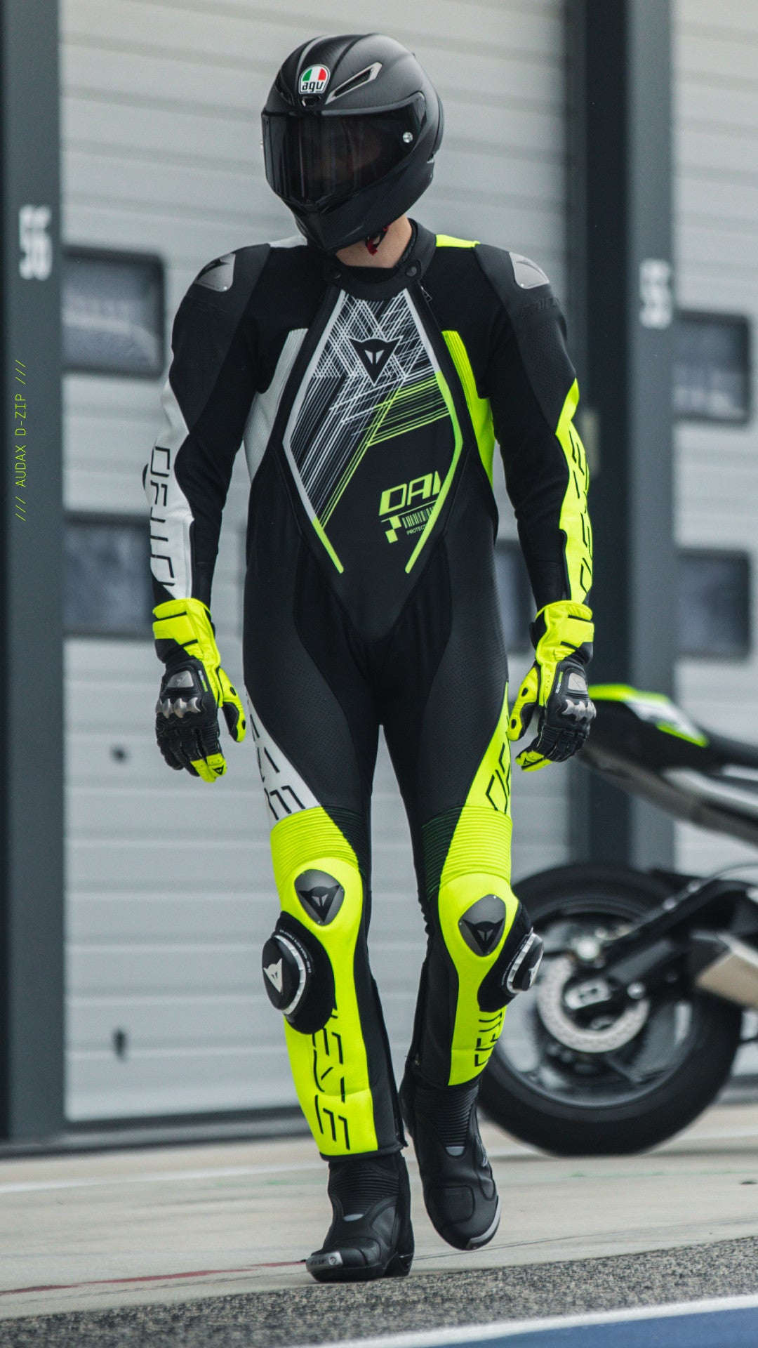 Dainese Audax D-ZIP Tek Parça Deri Kombinasyonu – Perfore Yarış Tulumu | Erkek | Siyah/Neon Sarı 