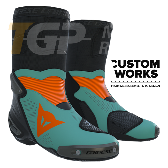 Dainese Axial 2 Air Racing ve yol motosiklet botları | Erkek | Fluo Turuncu / Sardunya Denizi Mavisi | Custom Works 
