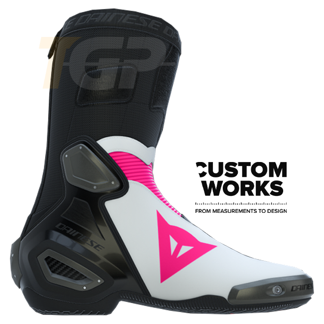 Dainese Axial 2 Racing ve sokak motosiklet botları | Erkek | Fuxia / Beyaz | Custom Works 