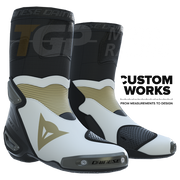 Dainese Axial 2 Racing ve yol motosiklet botları | Erkek | İnci beyazı / Magnezyum | Custom Works 