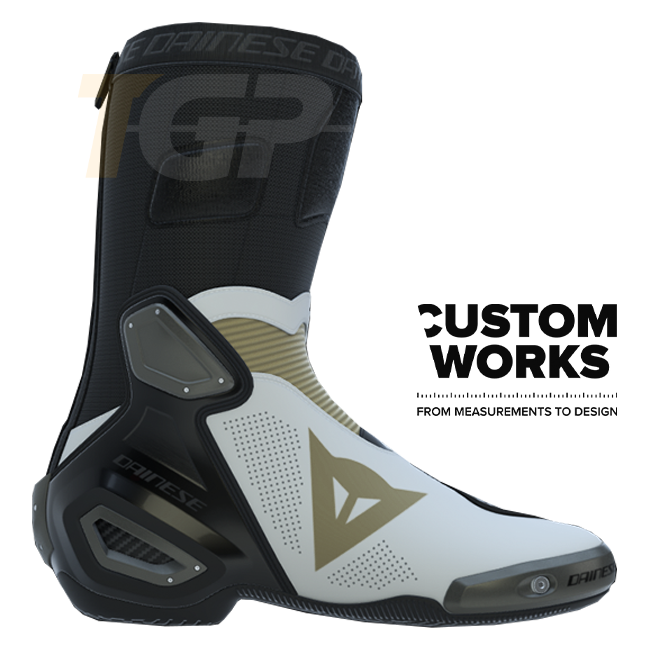 Dainese Axial 2 Air Racing ve yol motosikleti botları | Erkek | İnci Beyazı / Magnezyum | Custom Works 