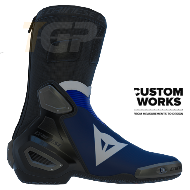 Dainese Axial 2 Racing ve sokak motosiklet botu Prima Pramac Yamaha MotoGP Replica | Erkek | Mor / Yamaha Mavisi / Beyaz | Custom Works 