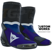 Dainese Axial 2 Air Racing ve Sokak Motosiklet Botu Prima Pramac Yamaha MotoGP Replica | Erkek | Mor / Yamaha Mavi / Beyaz | Custom Works 