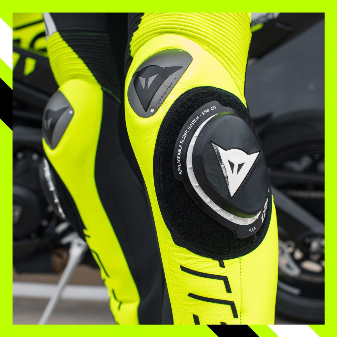 Dainese Audax D-ZIP Tek Parça Deri Kombinasyonu – Perfore Yarış Tulumu | Erkek | Siyah/Neon Sarı 