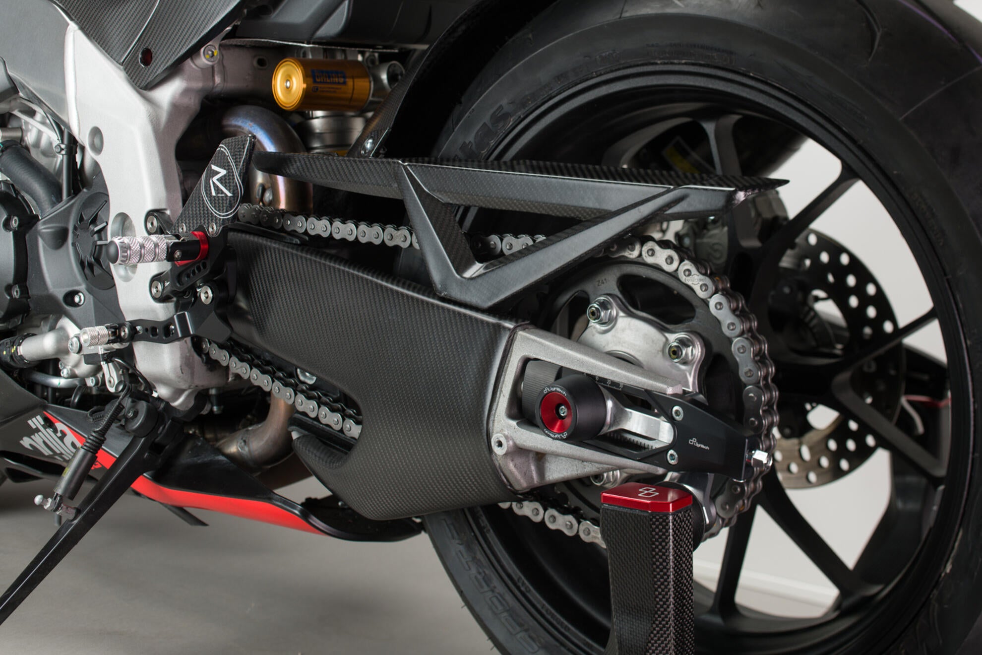 Zincir Kapağı Carbon LighTech Aprilia RSV4/RR/1100 Factory (21-26) CARA2012 