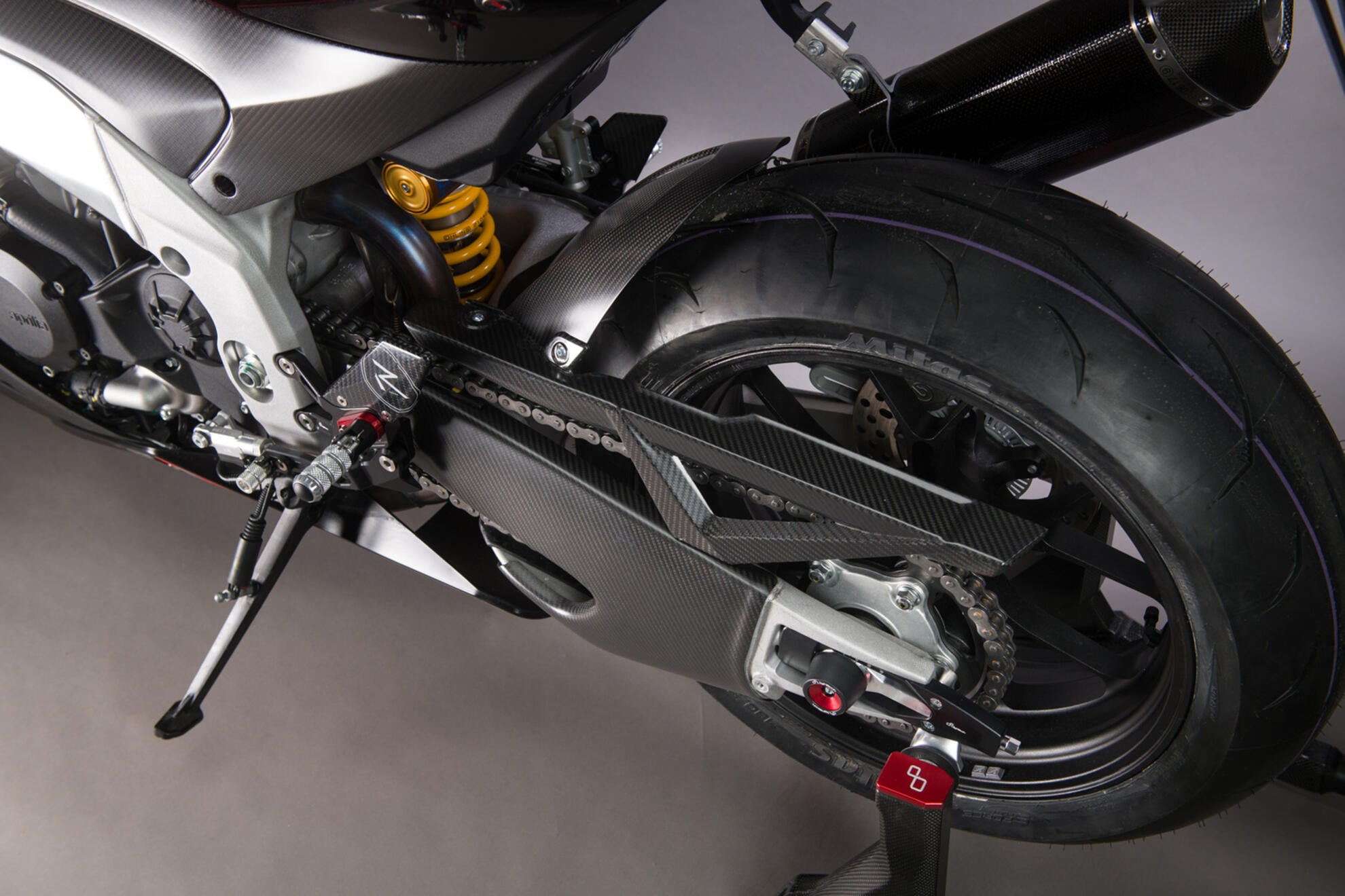 Zincir Kapağı Carbon LighTech Aprilia RSV4/RR/1100 Factory (21-26) CARA2012 