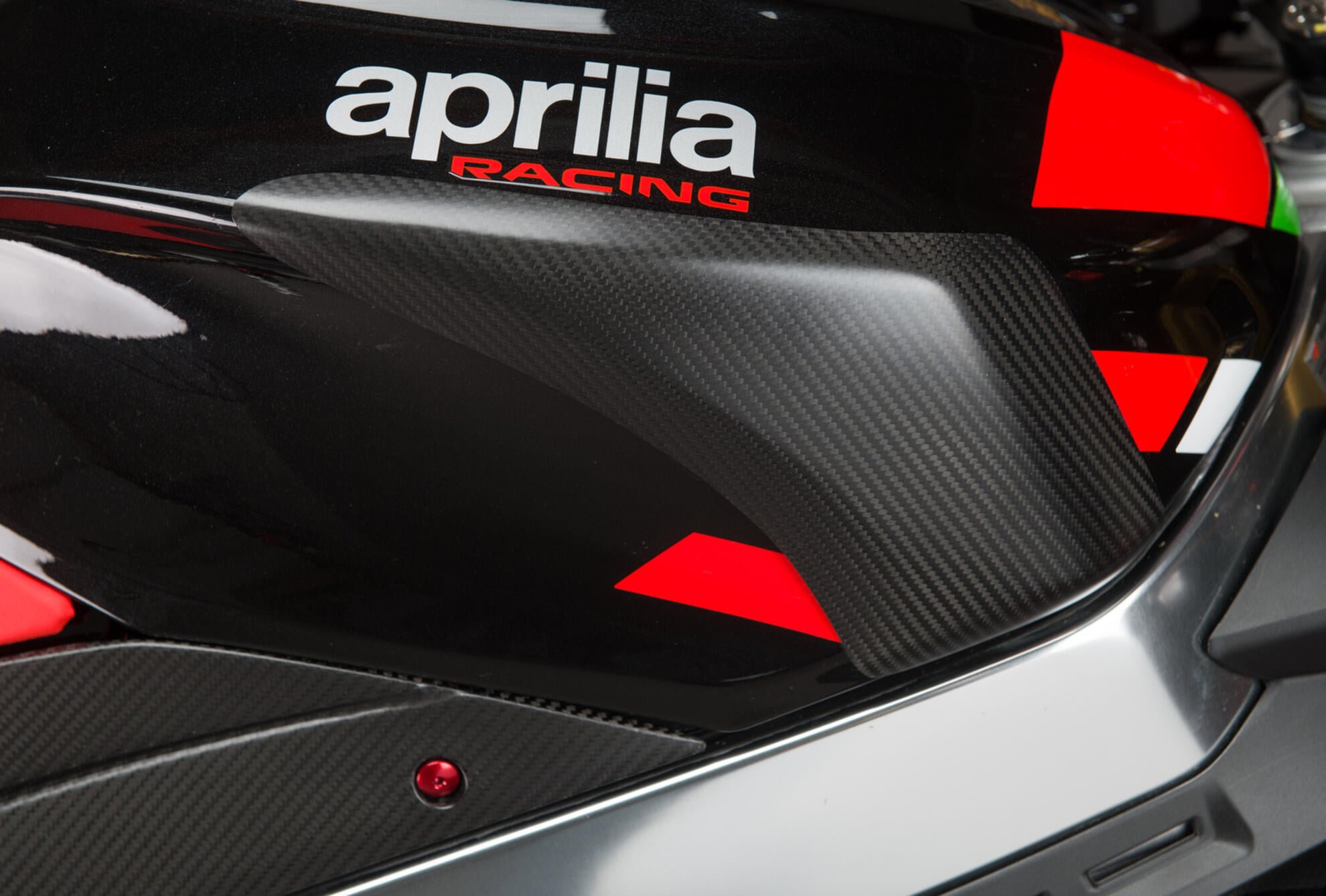 Tank koruma Koruyucular Carbon LighTech Aprilia RSV4/RR/1100 Factory (21-26) CARA2090 