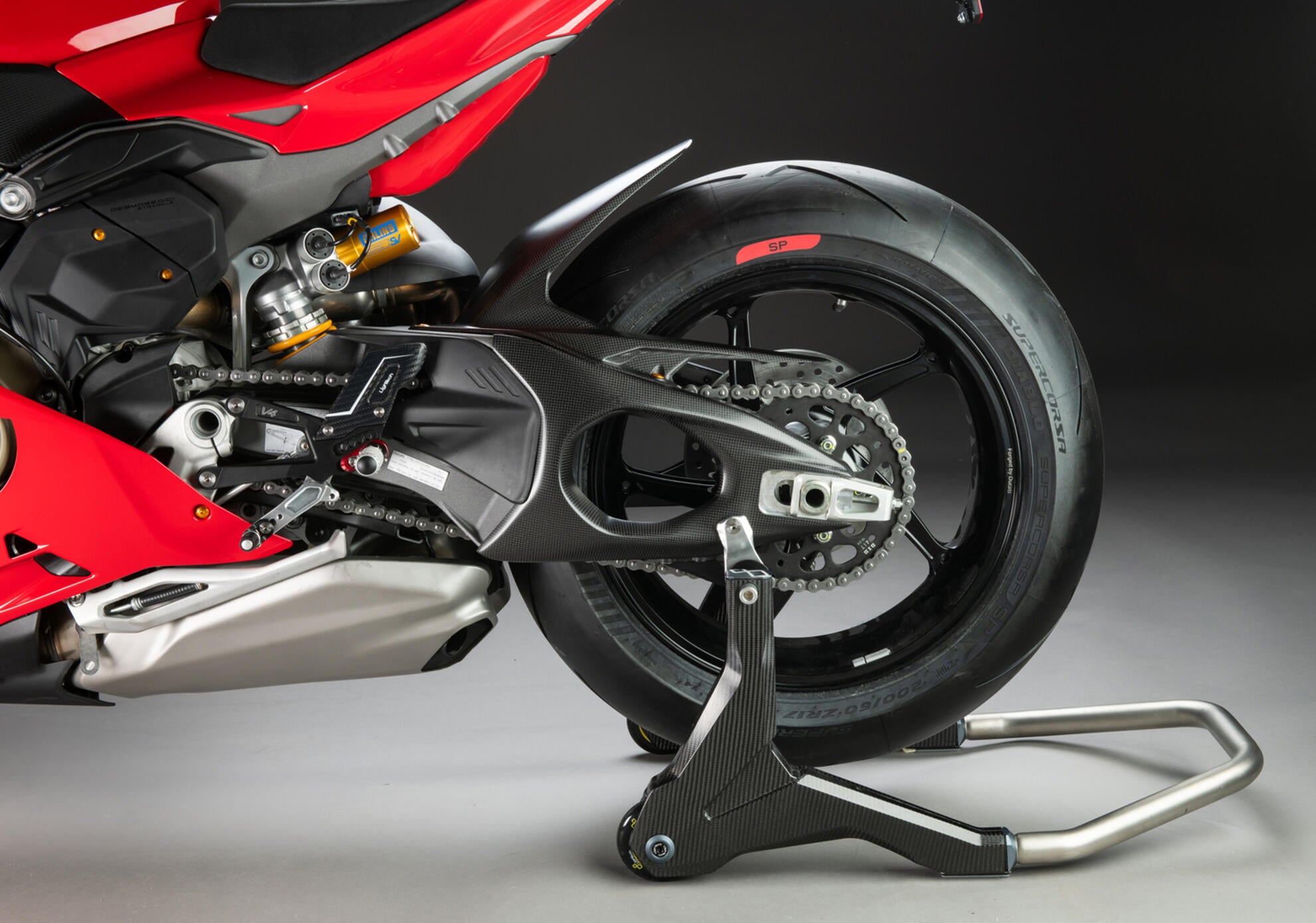 Ducati Panigale V4/S/R (25-26) için LighTech Karbon Süspansiyon Kapağı CARD2460M 