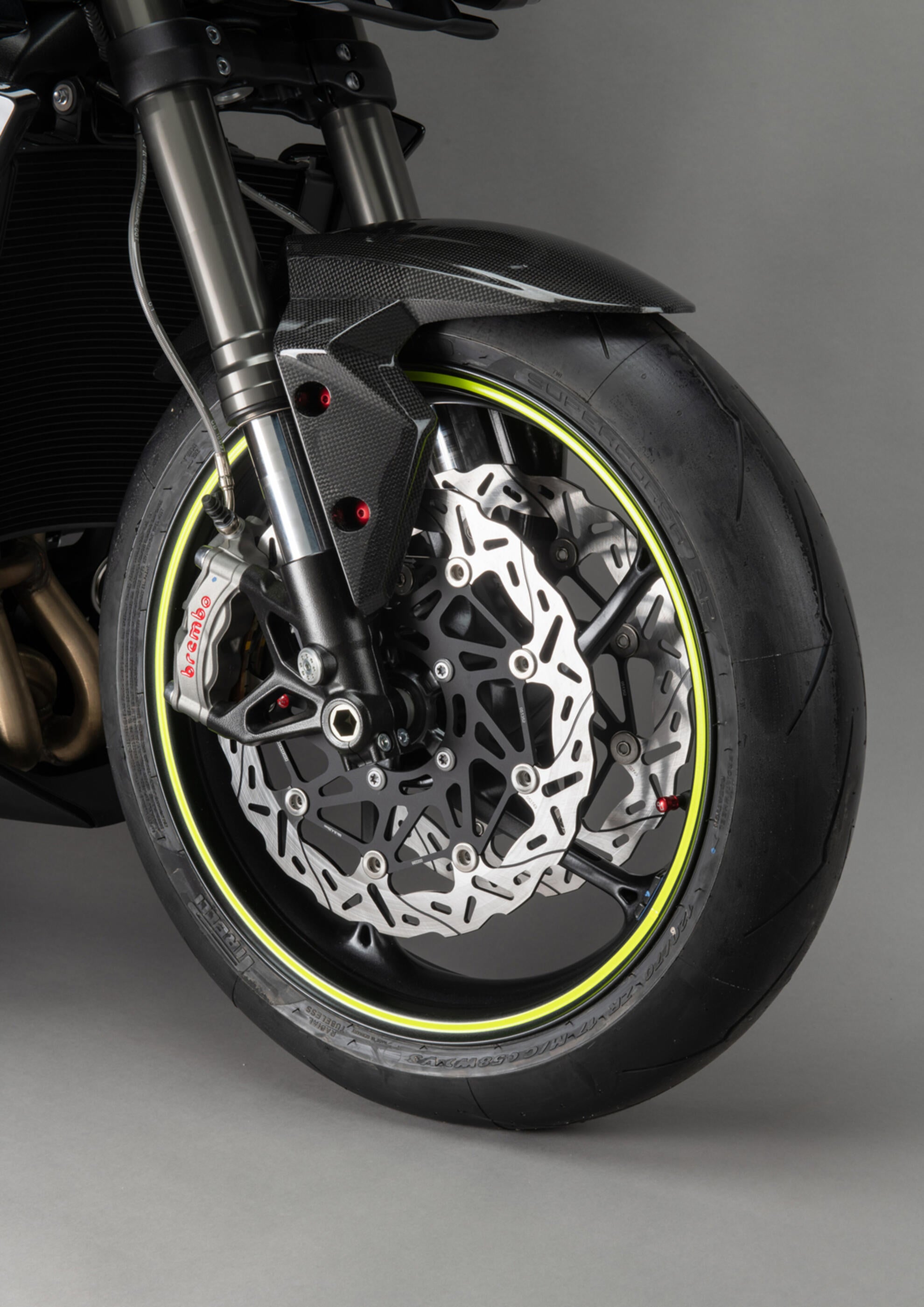 Ön Çamurluk Carbon LighTech Triumph Street Triple 765 S / R / RS / Moto2 (17-26) CART2410 
