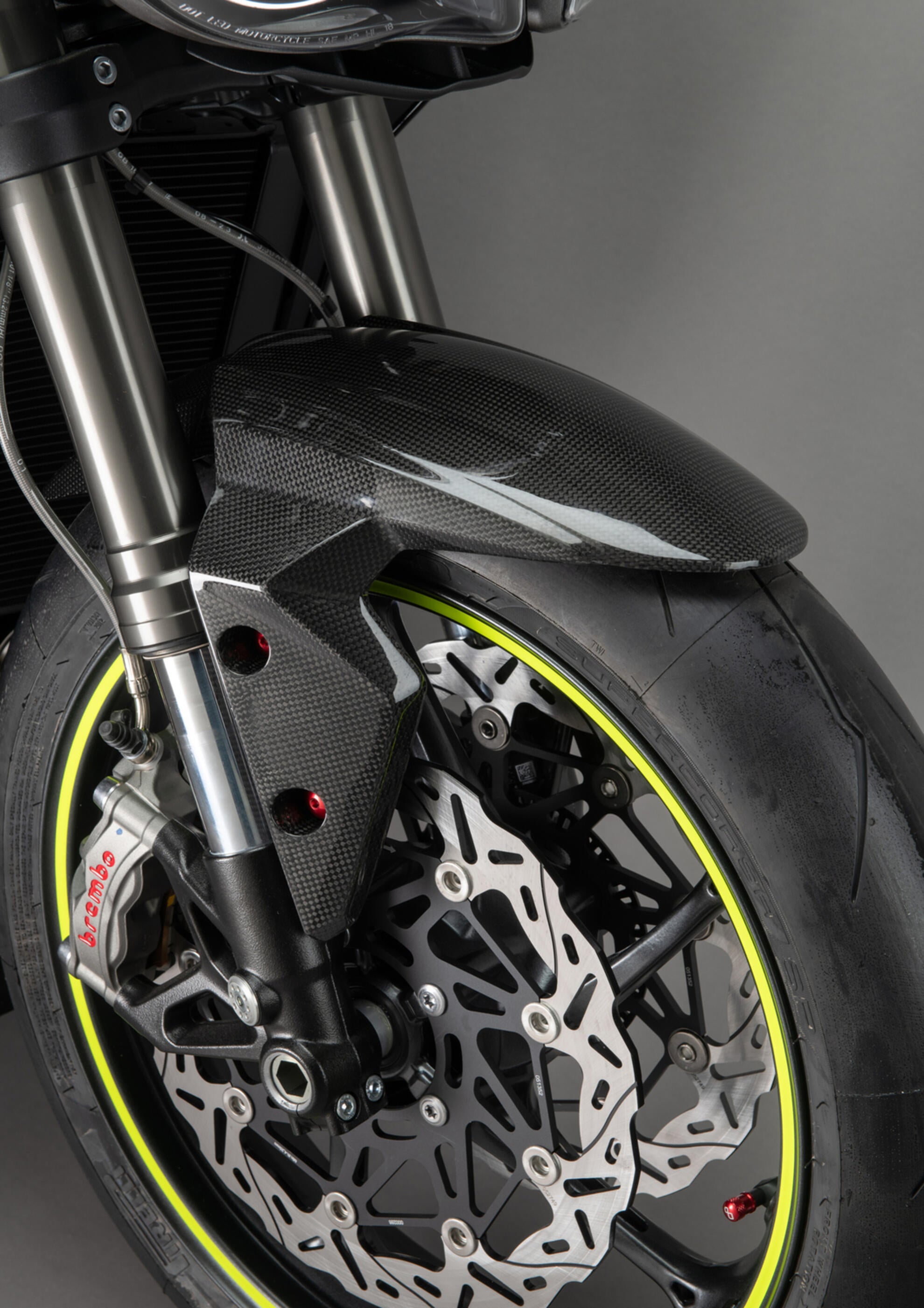 Ön Çamurluk Carbon LighTech Triumph Street Triple 765 S / R / RS / Moto2 (17-26) CART2410 