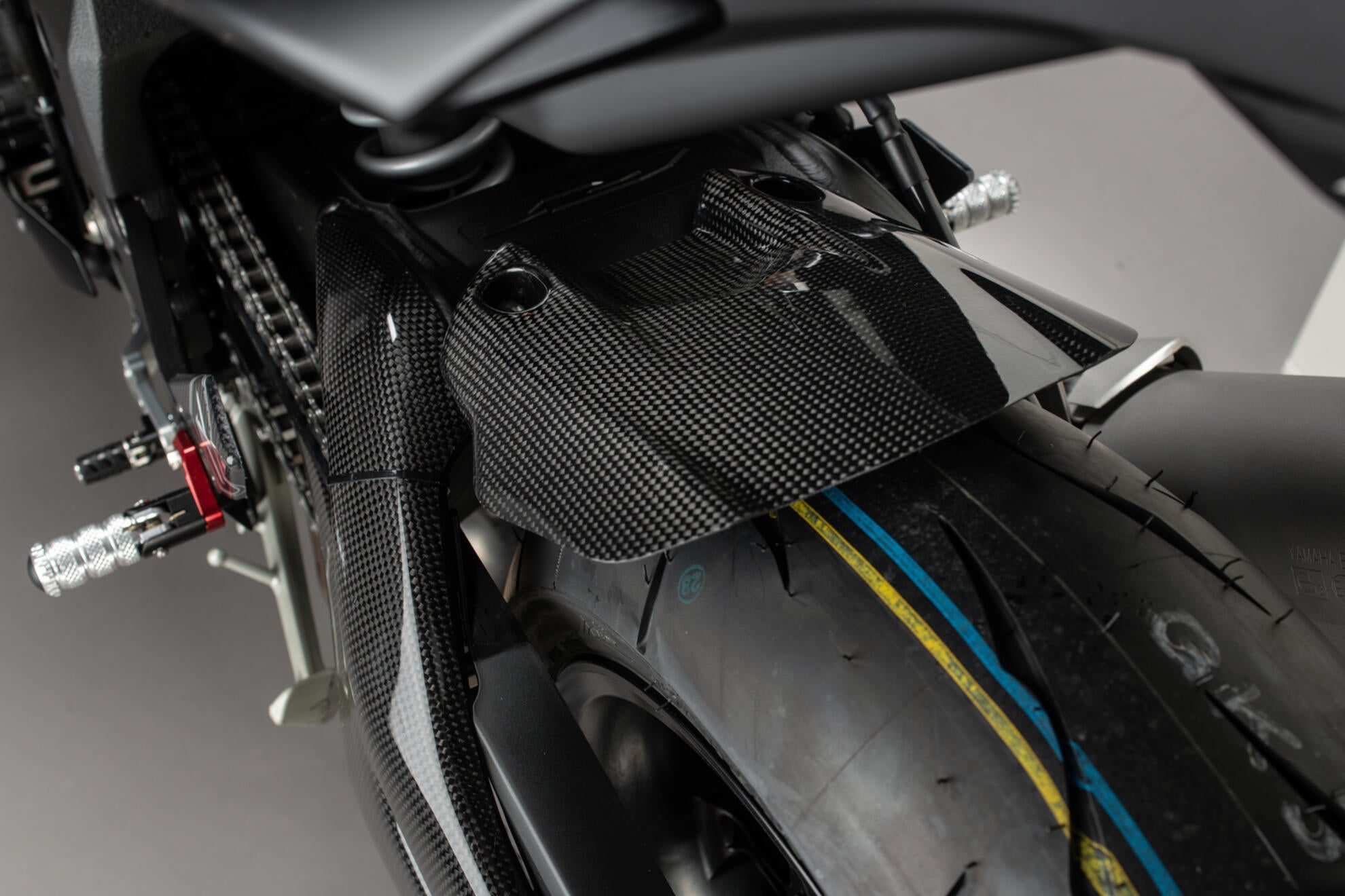 Arka Çamurluk Carbon LighTech Yamaha YZF-R1/M RN32, RN49 & RN65 (15-26) CARY5020 