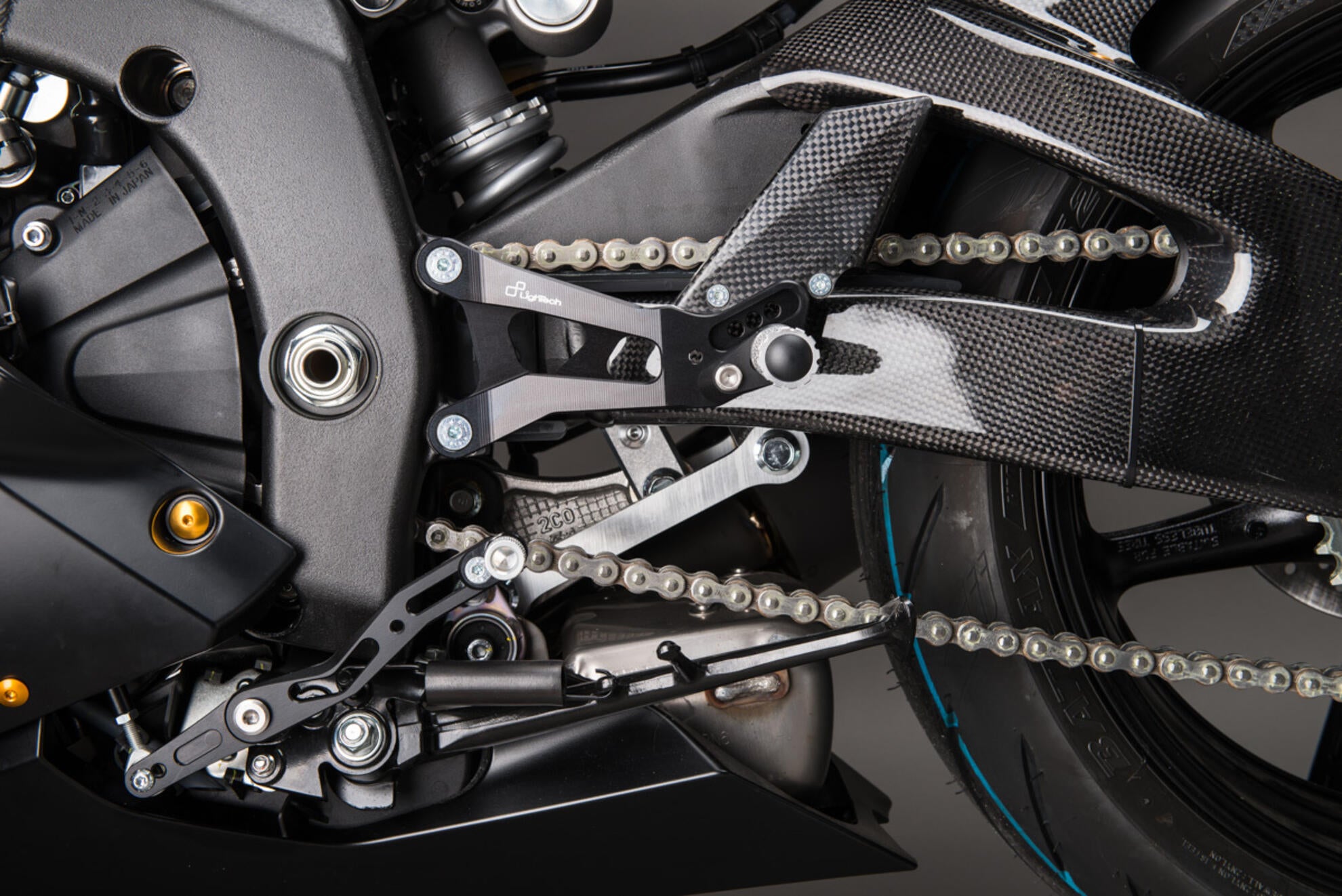 Yamaha YZF-R6 RJ27 (17-25) CARY9961 Karbon Süspansiyon Kapağı LighTech 