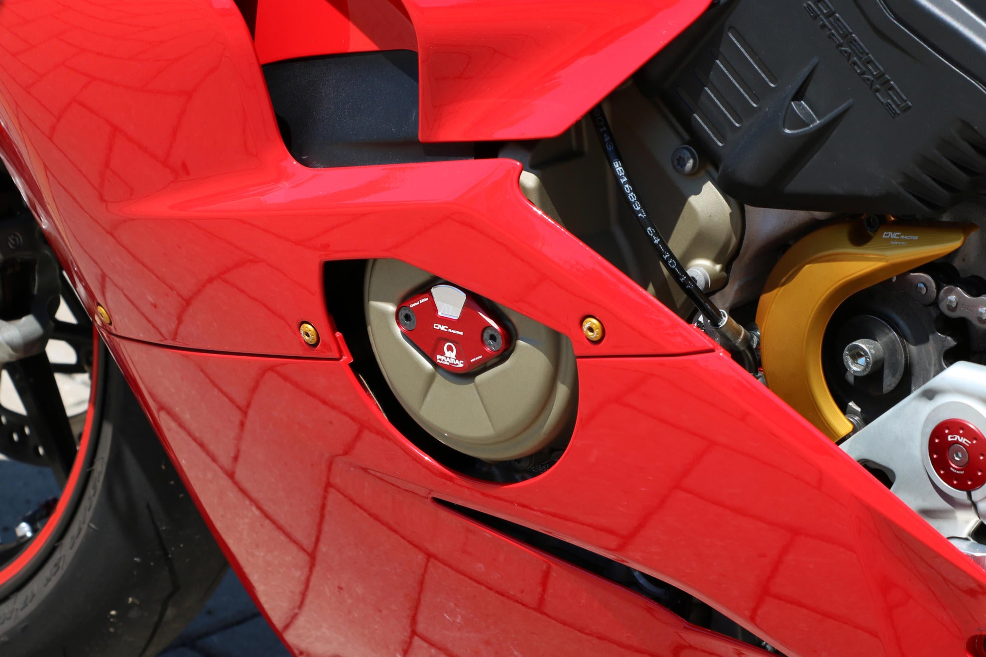 Ateşleme kapağı / Zamanlama Kontrol Kapağı Pramac Racing Sınırlı Üretim CNC Yarış Ducati Panigale V4/S (2025-2026) CF266PR 