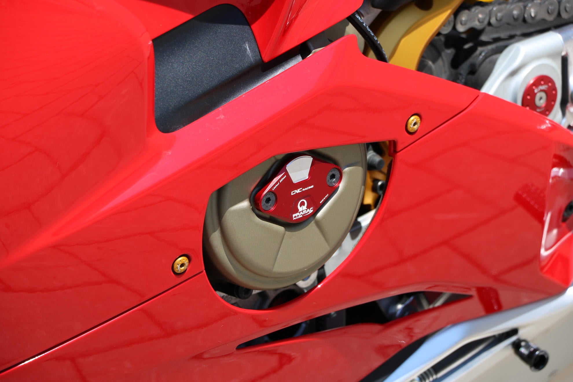 Ateşleme kapağı / Zamanlama Kontrol Kapağı Pramac Racing Sınırlı Üretim CNC Yarış Ducati Panigale V4/S (2025-2026) CF266PR 