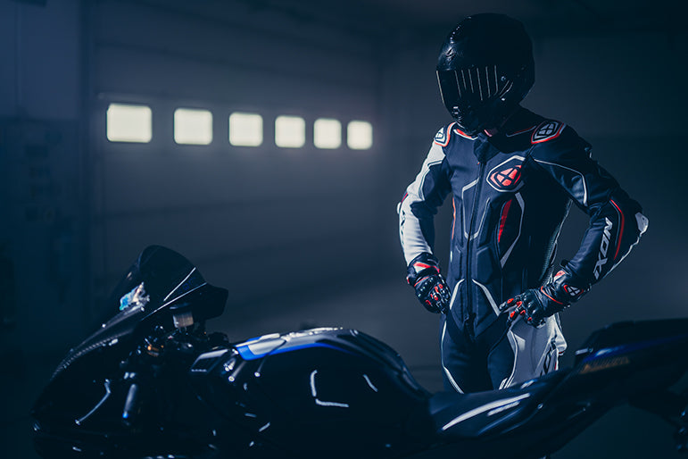 IXON Demonio Demonio-Tulum Deri Tulum – Delikli yarış tulumu | Erkek | Siyah/Beyaz/Kırmızı 