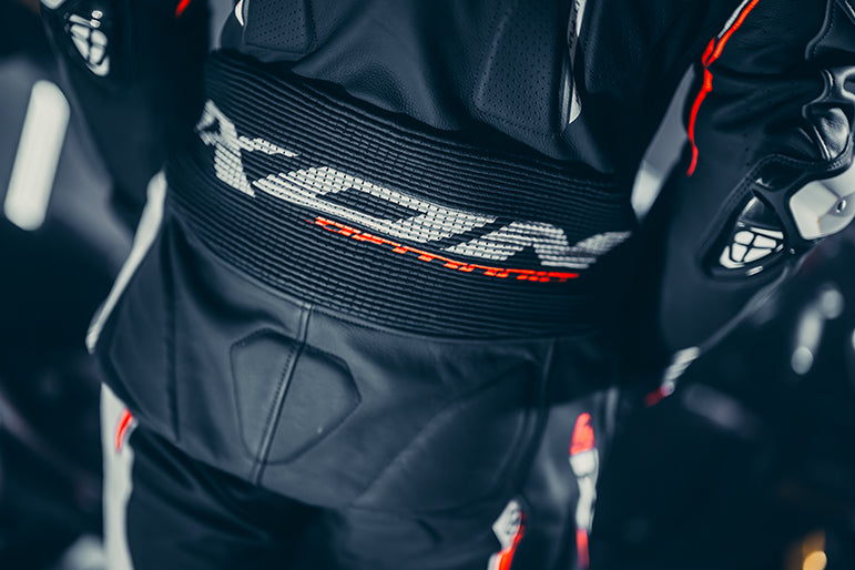 IXON Demonio Demonio-Tulum Deri Tulum – Delikli yarış tulumu | Erkek | Siyah/Beyaz/Kırmızı 