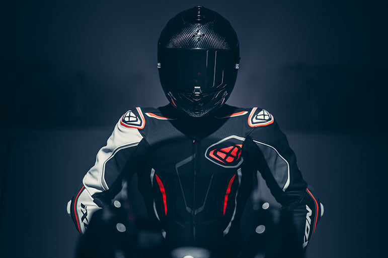 IXON Demonio Demonio-Tulum Deri Tulum – Delikli yarış tulumu | Erkek | Siyah/Beyaz/Kırmızı 