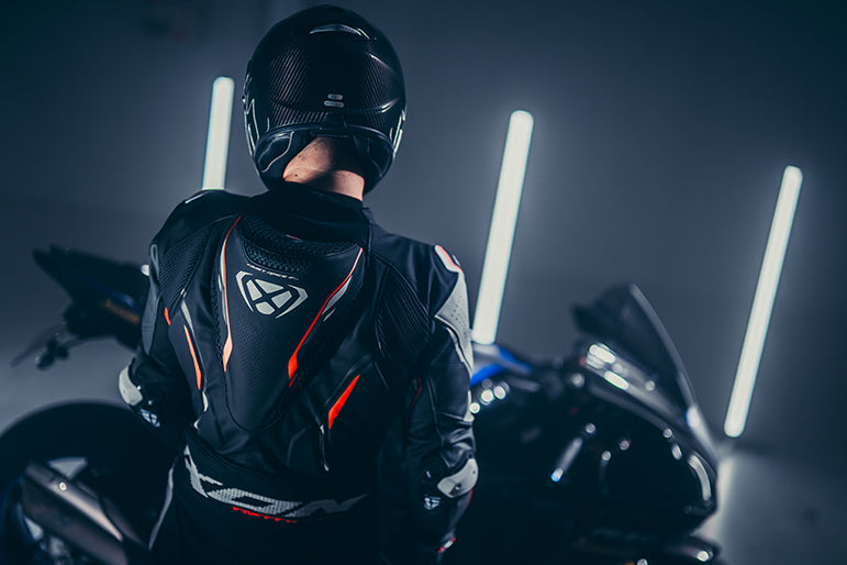 IXON Demonio Demonio-Tulum Deri Tulum – Delikli yarış tulumu | Erkek | Siyah/Beyaz/Kırmızı 