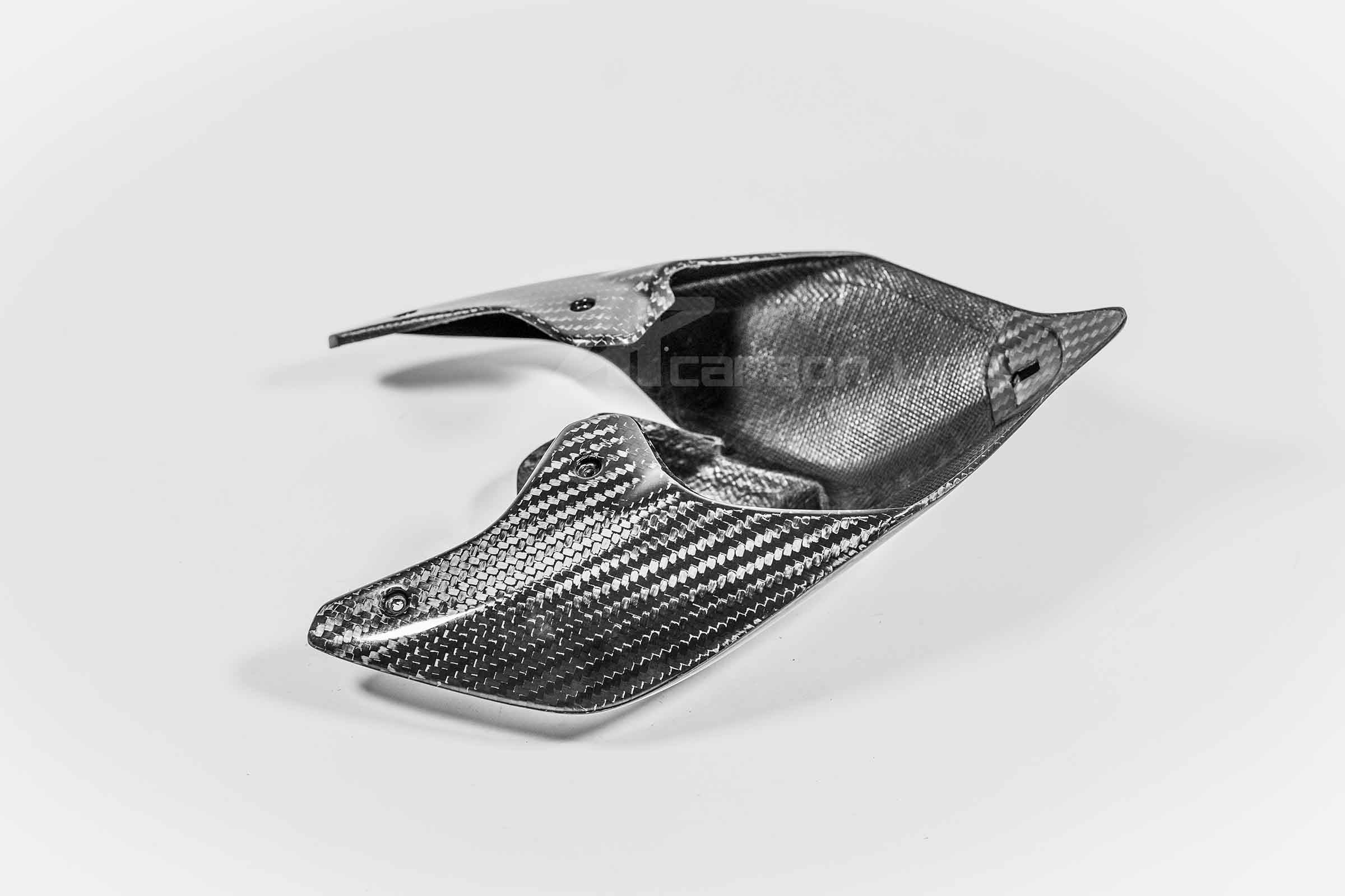 Arka kaplama Karbon 400g AP Karbon Serisi Ducati Panigale V4/S/R (18-24) 