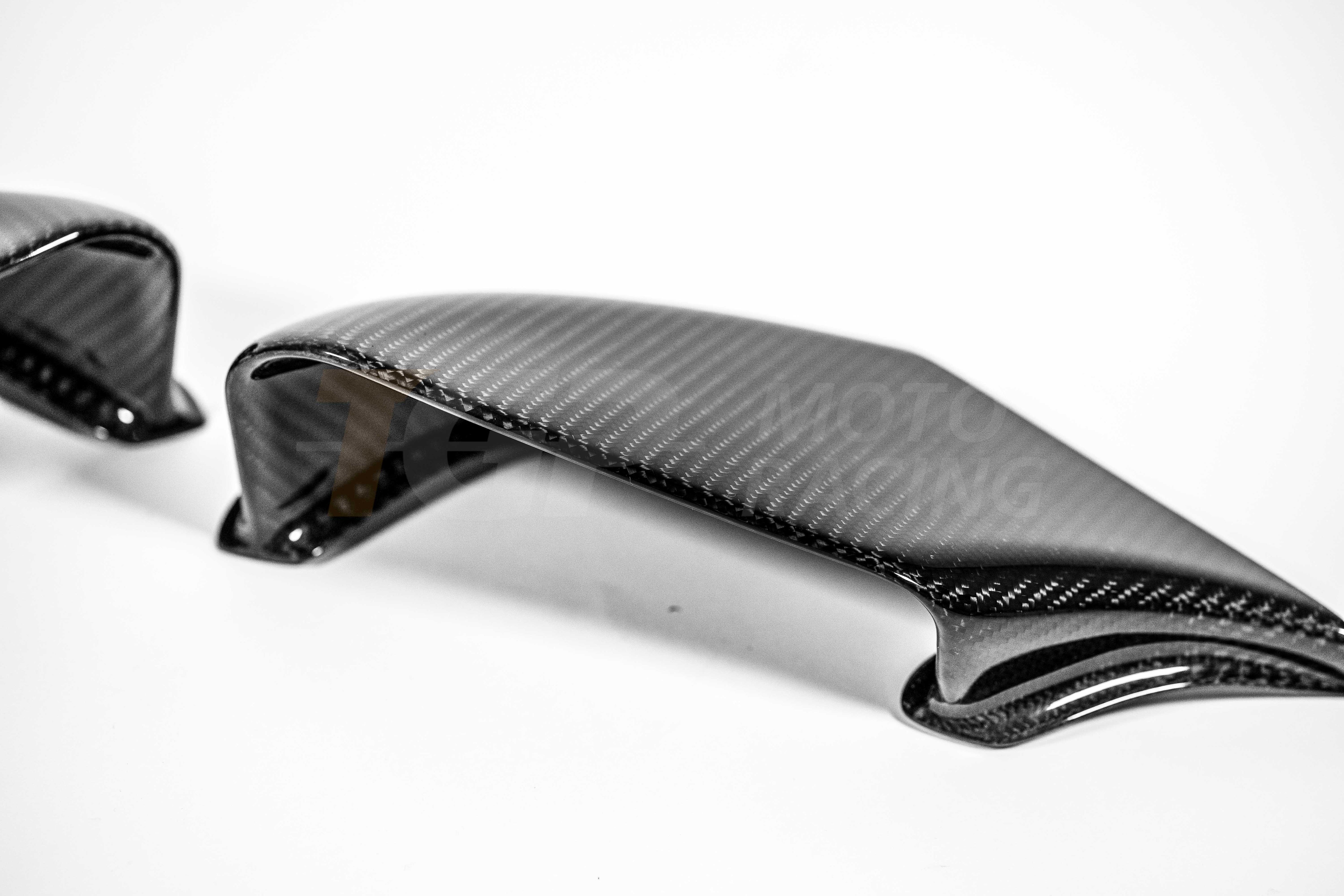 Ducati Panigale V4/S/R (25-26) için 200 g Karbon AP Karbon Line Corner Sidepod Seti 