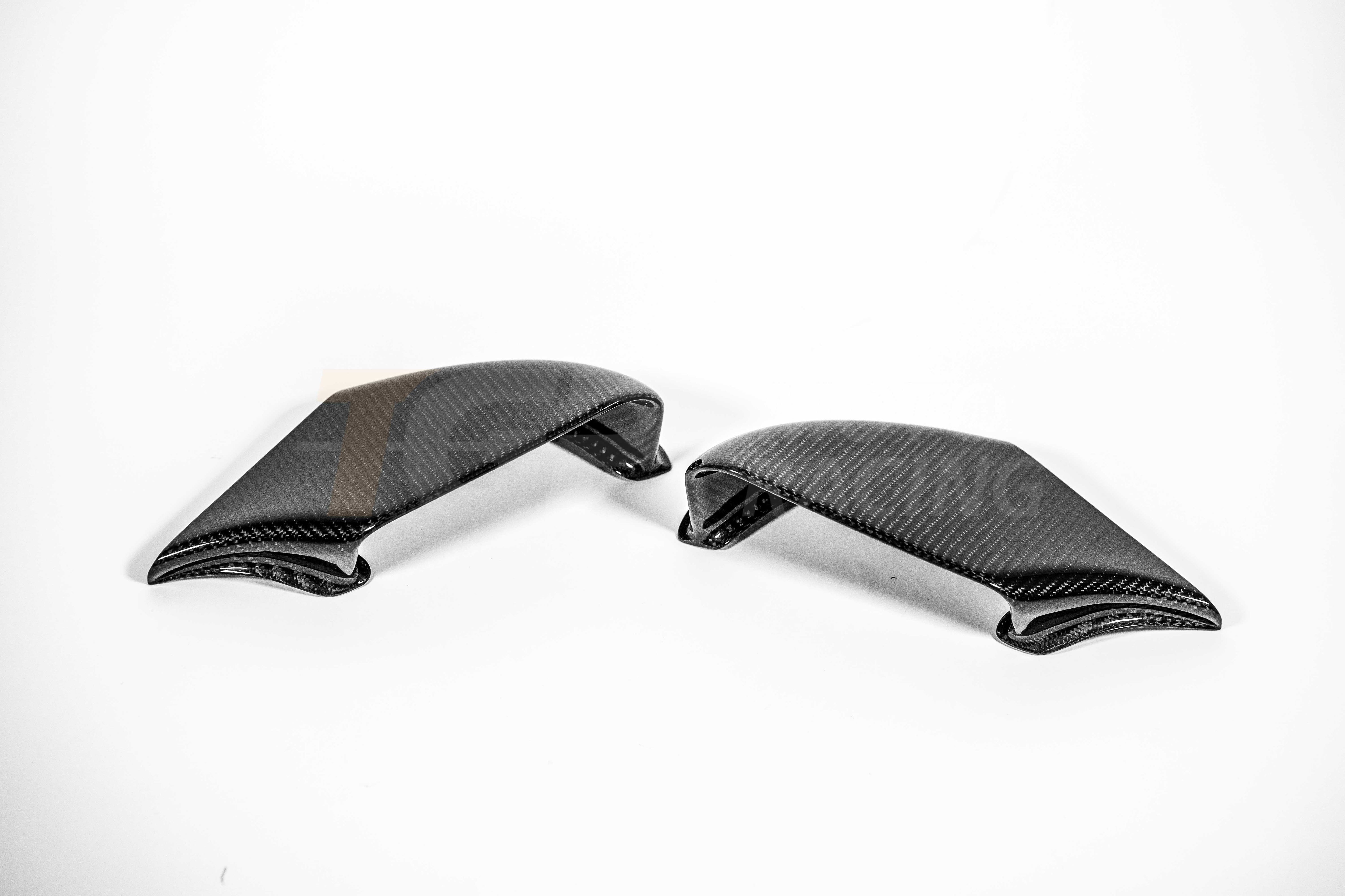 Ducati Panigale V4/S/R (25-26) için 200 g Karbon AP Karbon Line Corner Sidepod Seti 