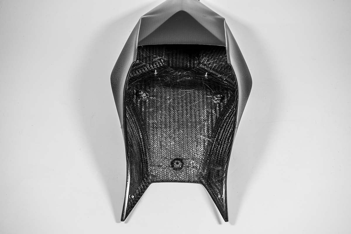 Arka kaplama 200g AP Karbon Hattı Aprilia RSV4/RR/1100 Fabrika (21-25) 