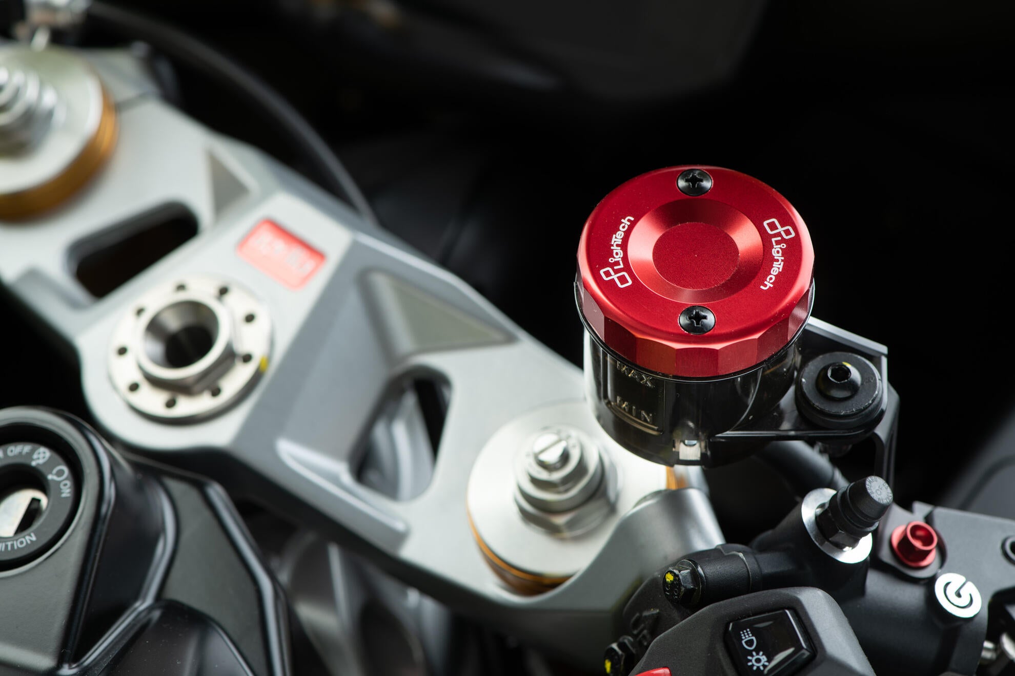 LighTech Triumph Street Triple 765 RS (17-26) için Ön Depo Kapağı FBC04 