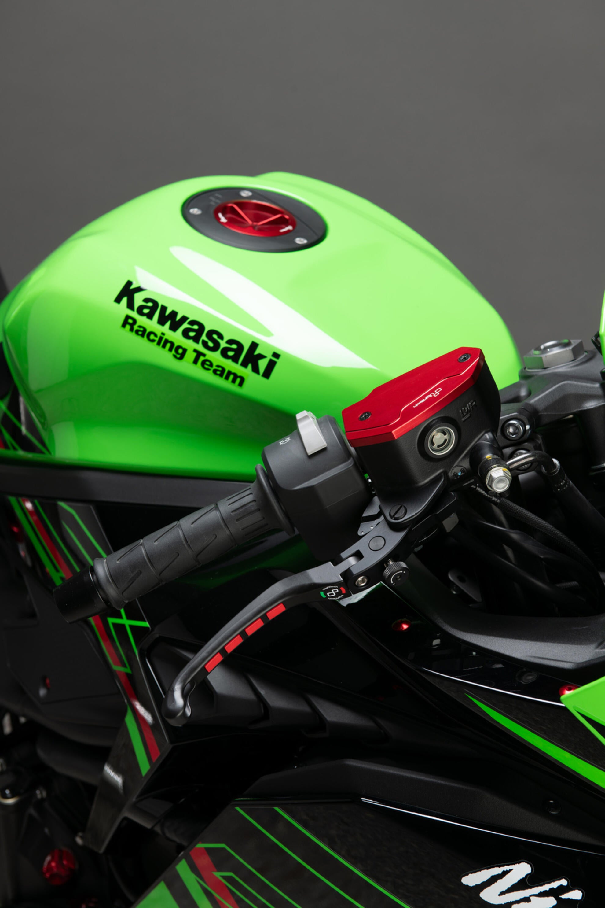 LighTech Kawasaki ZX-4 RR (23-25) FBC16 Ön Genişletme Tankı Kapağı 
