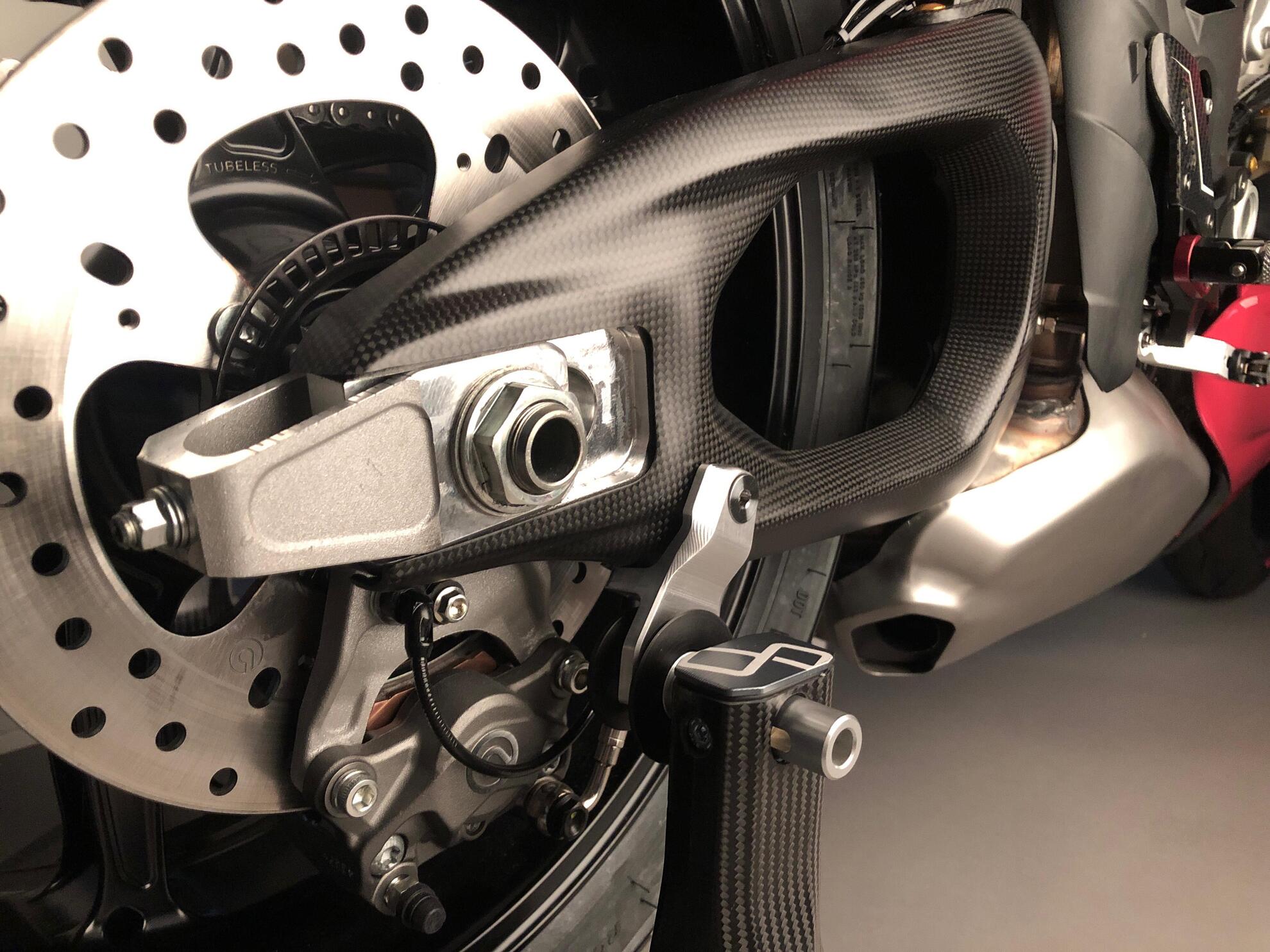 Ducati Panigale V4/S/R (25-26) için LighTech tekerlekli standlar için stand montajları FTEDU001 