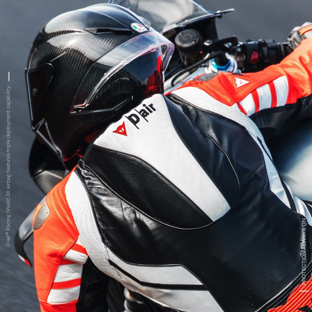 Dainese Mugello 3 D-AIR® Tek parça deri kombine – Perforasyonlu hava yastığı yarış kıyafeti | Erkek | Siyah/Kırmızı 