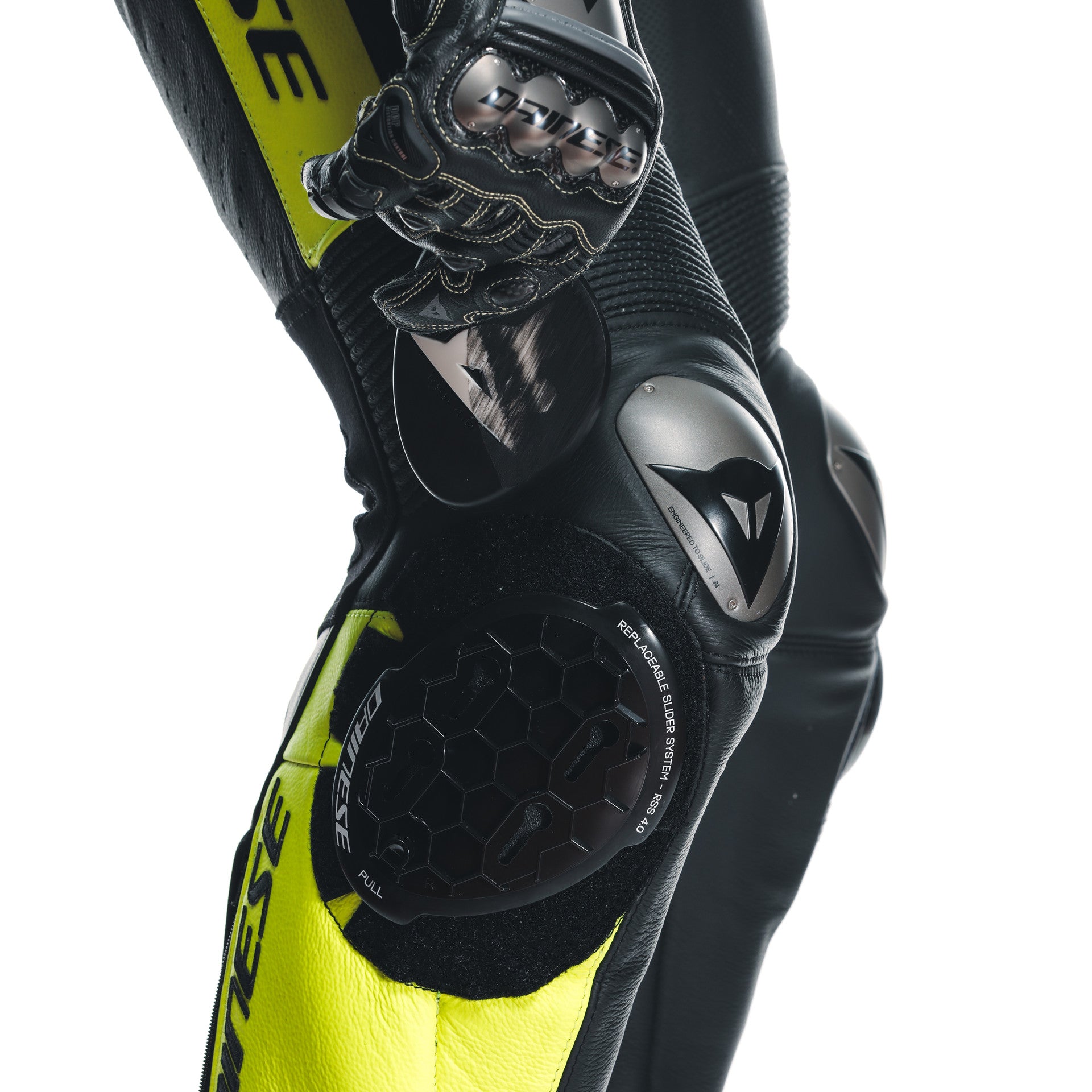 Dainese Misano 3 D-AIR® Tek parça deri kombine – Perforated hava yastıklı yarış kıyafeti | Erkek | Siyah/Neon Sarı 