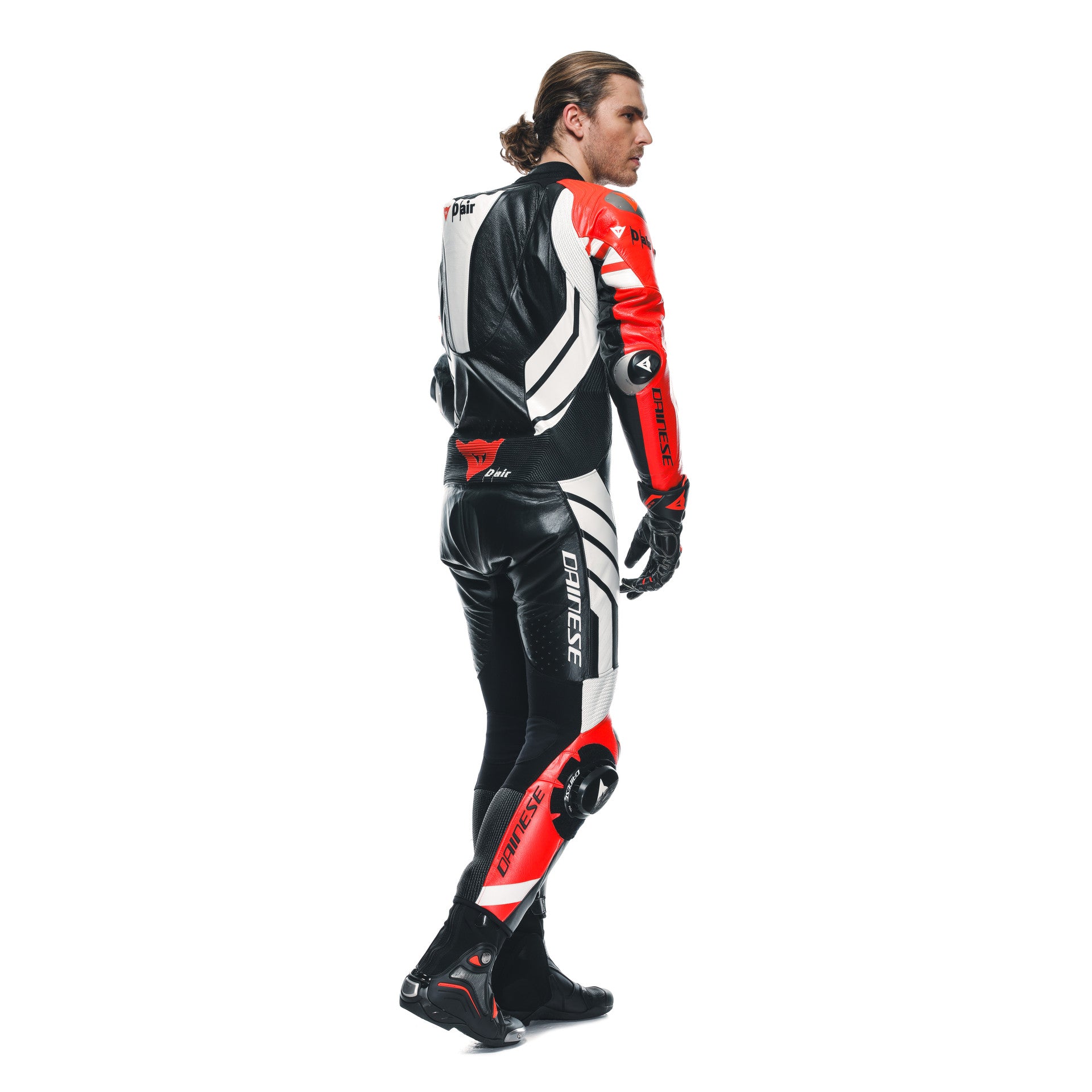 Dainese Mugello 3 D-AIR® Tek parça deri kombine – Perforasyonlu hava yastığı yarış kıyafeti | Erkek | Siyah/Kırmızı 