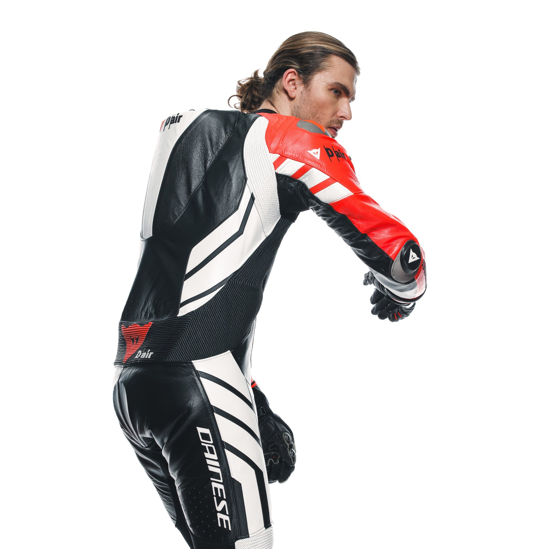 Dainese Mugello 3 D-AIR® Tek parça deri kombine – Perforasyonlu hava yastığı yarış kıyafeti | Erkek | Siyah/Kırmızı 