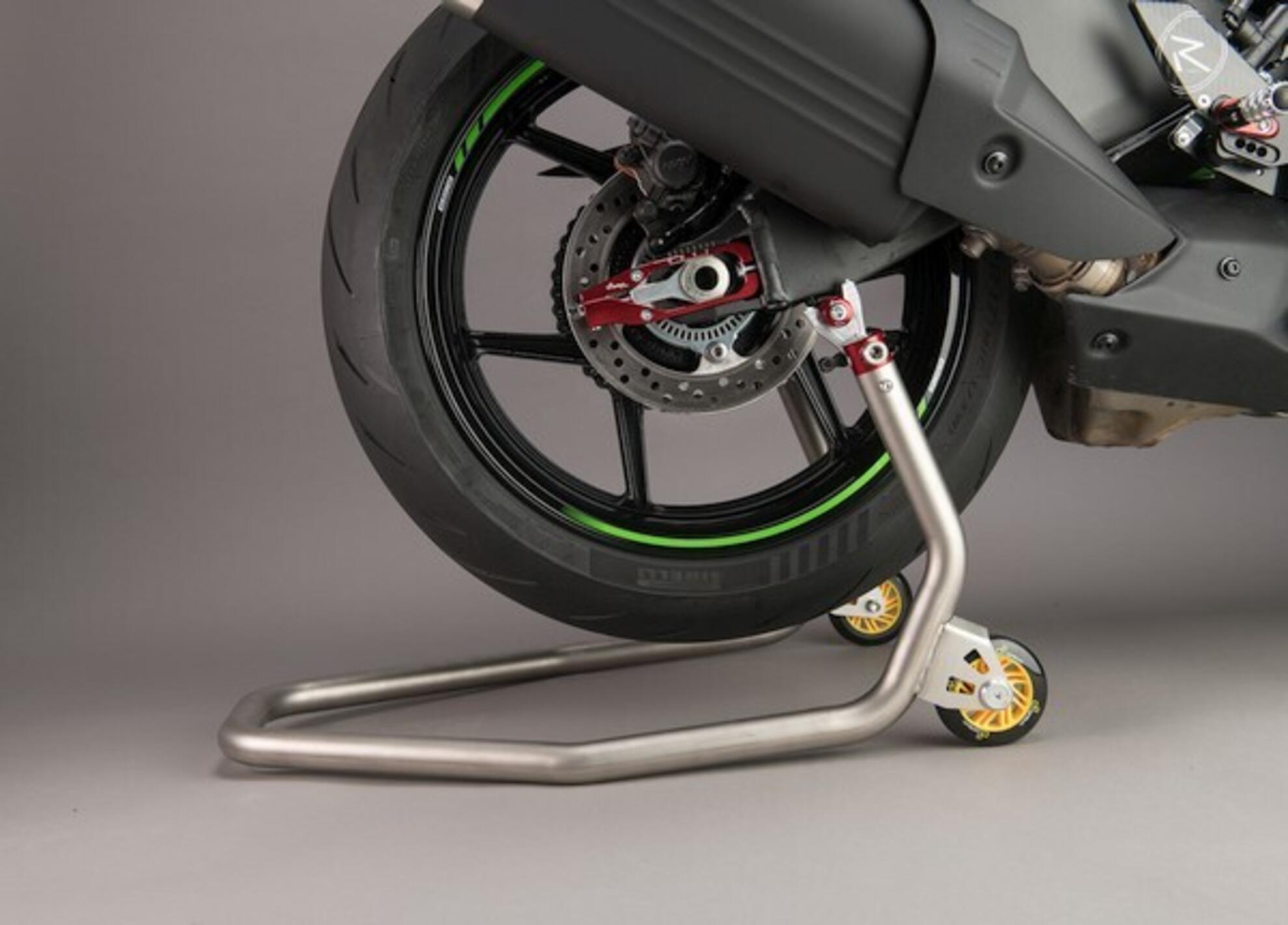 Paslanmaz Çelik Arka Tekerlek Standı LighTech Ducati Panigale V4/S/R (25-26) ile Gidon Bağlantıları RSS005F 