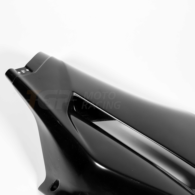 Ducati Panigale V4 R (2026) için Lavatex AP Karbon Hatları Sağ Yan Panel 