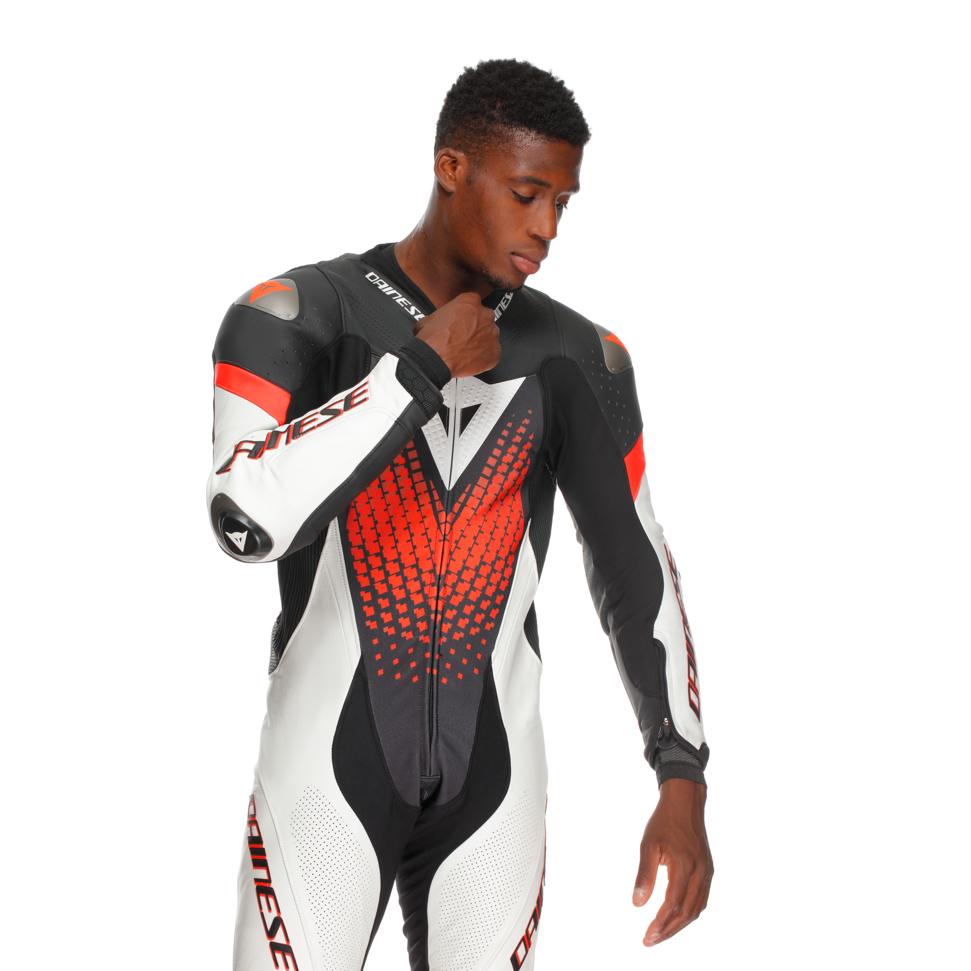 Dainese Laguna Seca 6 Tek Parça Deri Kombinasyonu – Perforasyonlu Yarış Tulumu | Erkek | Beyaz/Kırmızı 