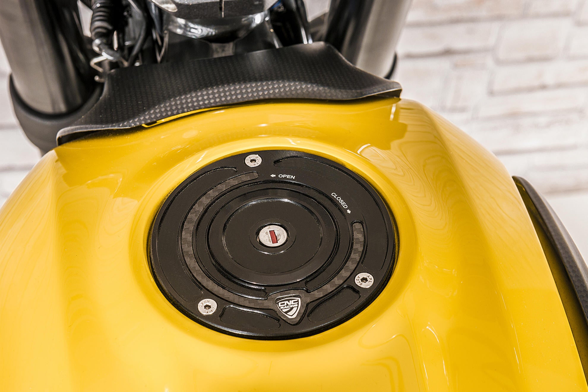 Ducati Panigale V4/S/R (25-26) TSB01 CNC Yarış Karbon Flanşlı Depo Kapağı 