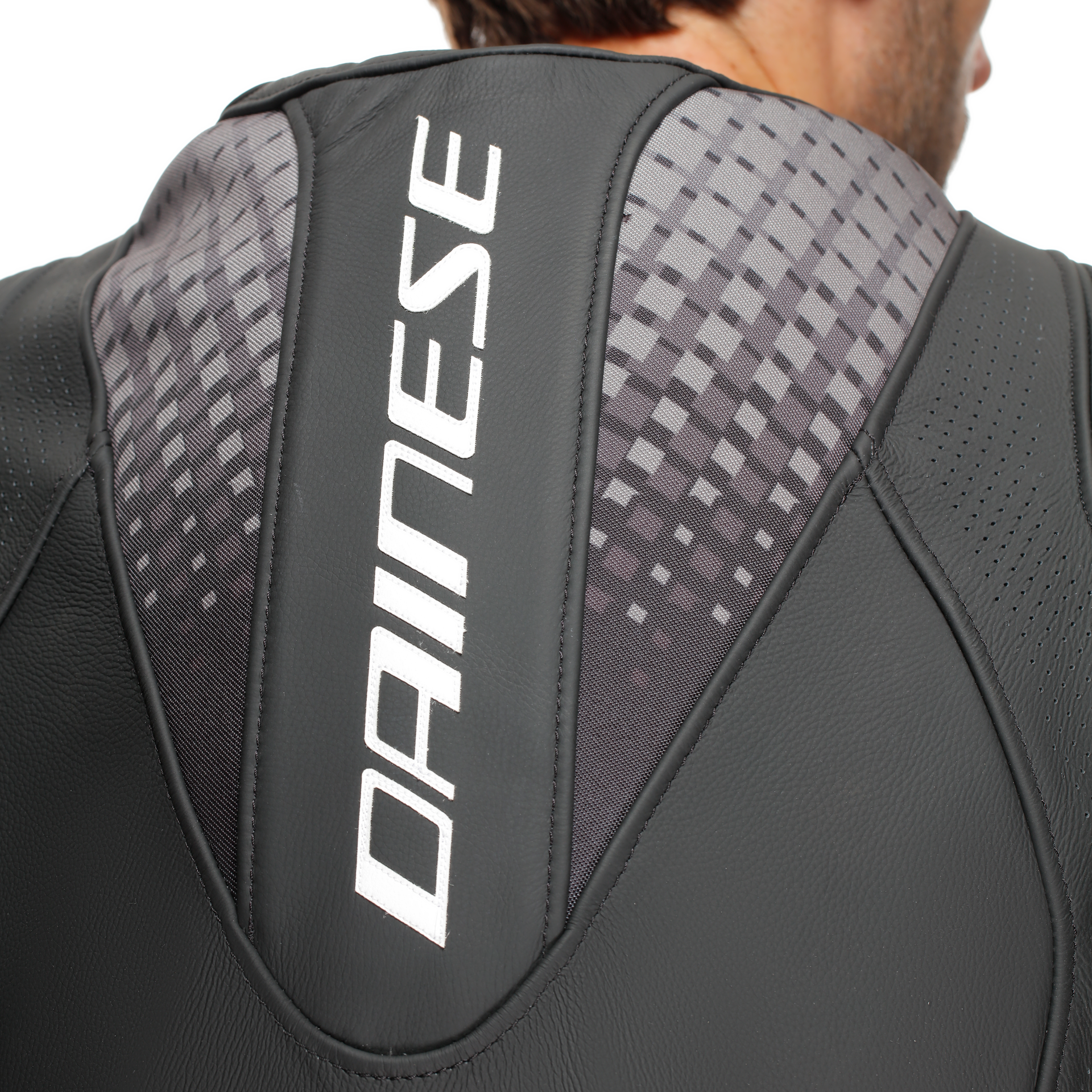 Dainese Laguna Seca 6 Tek Parça Deri Kombin – Perfore Yarış Tulumu | Erkek | Siyah/Beyaz 