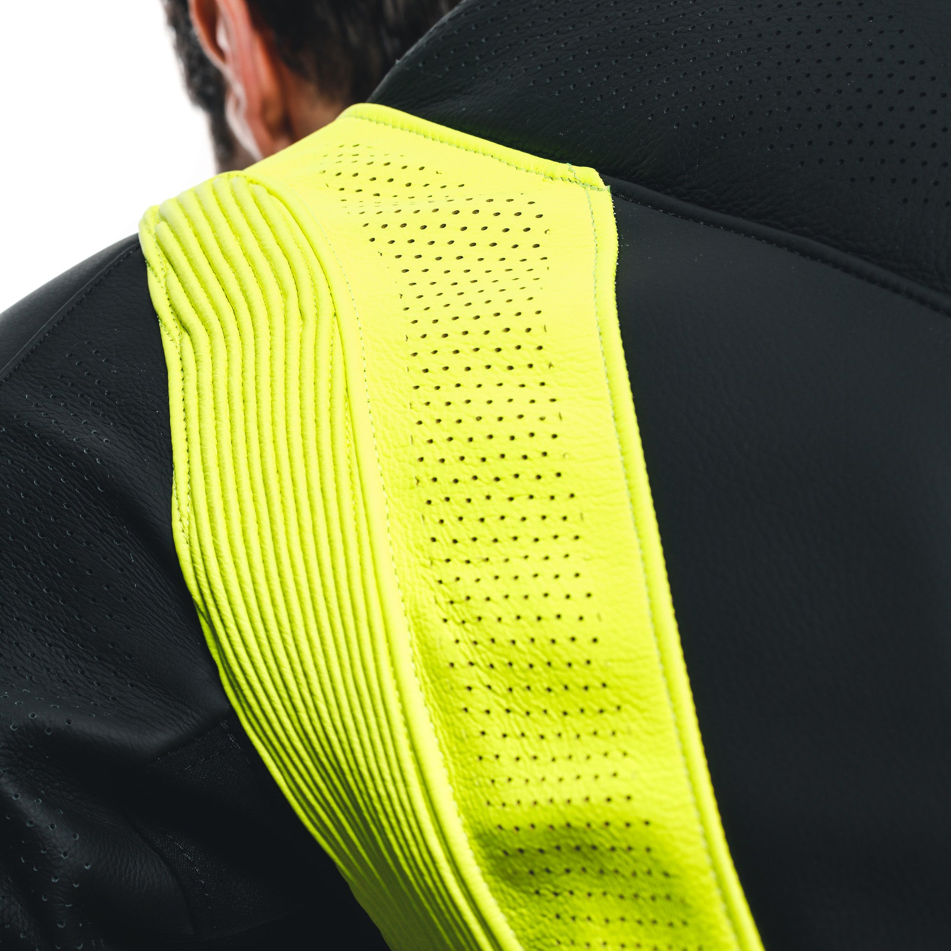 Dainese Audax D-ZIP Tek Parça Deri Kombinasyonu – Perfore Yarış Tulumu | Erkek | Siyah/Neon Sarı 