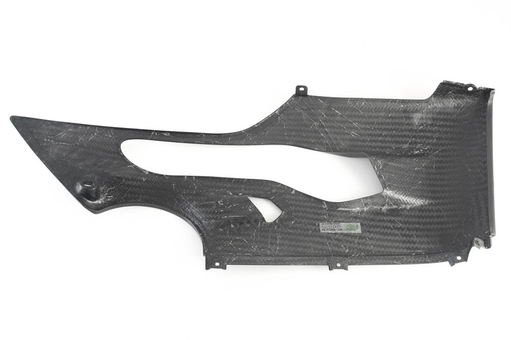 Ducati Panigale 1199/R/S (12-17) için Fullsix karbon sağ alt yan parça 