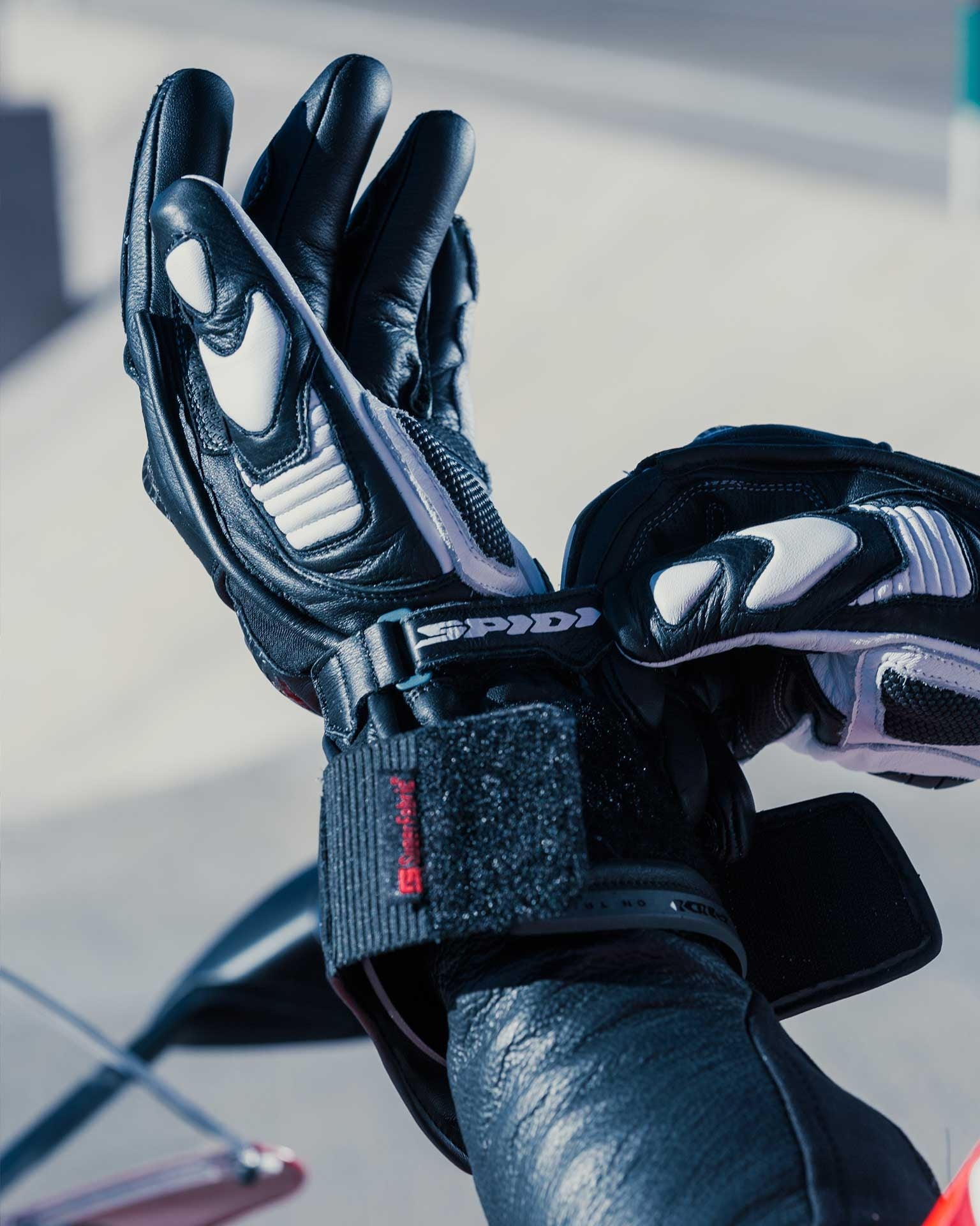 Spidi Carbo Track Evo Yarış Motosiklet Deri Eldivenleri | Erkek | Siyah/Beyaz | A203011 