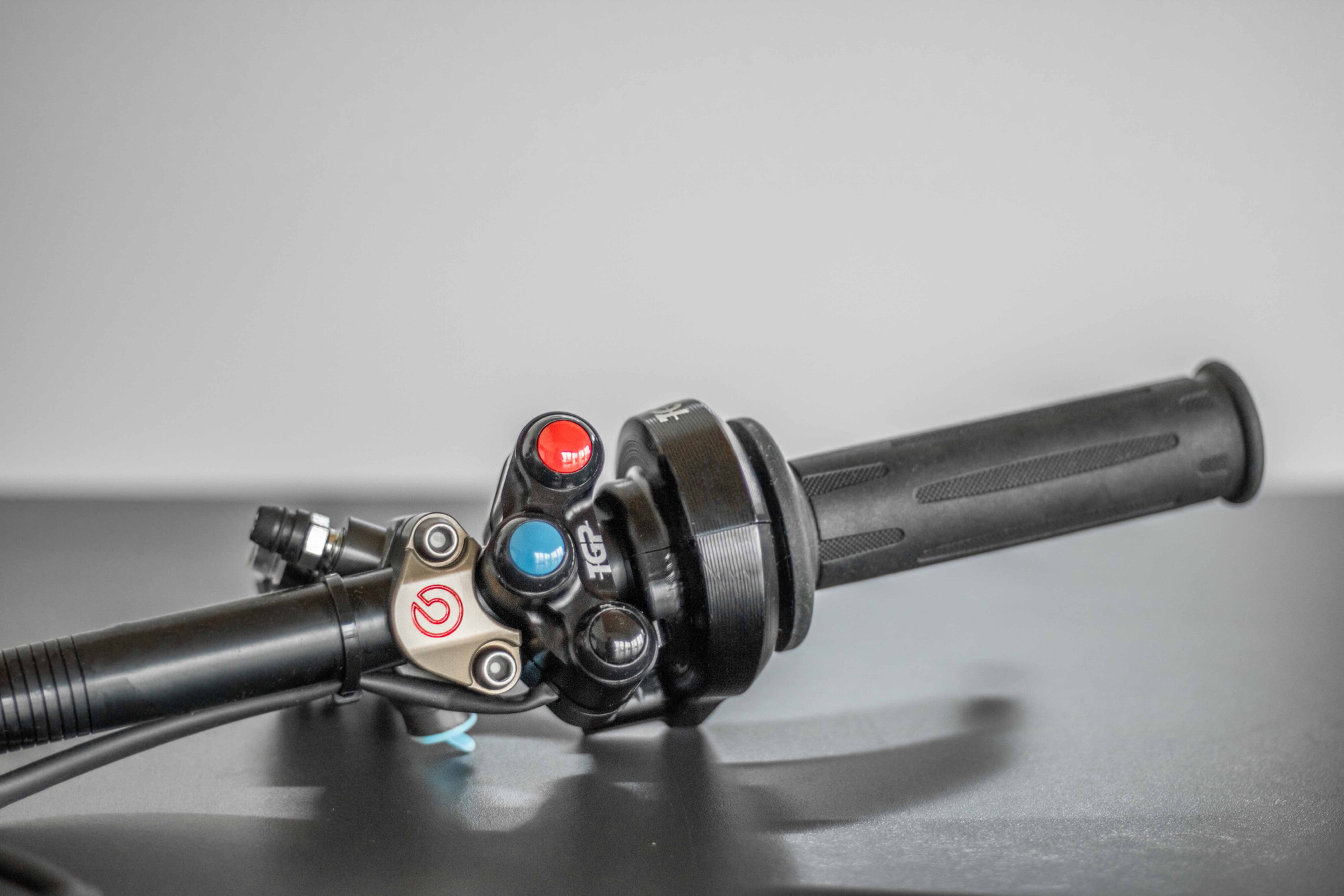 Brembo Özel Gidon Kelepçesi, Gidon Anahtarı için Oyuğa Dahil 