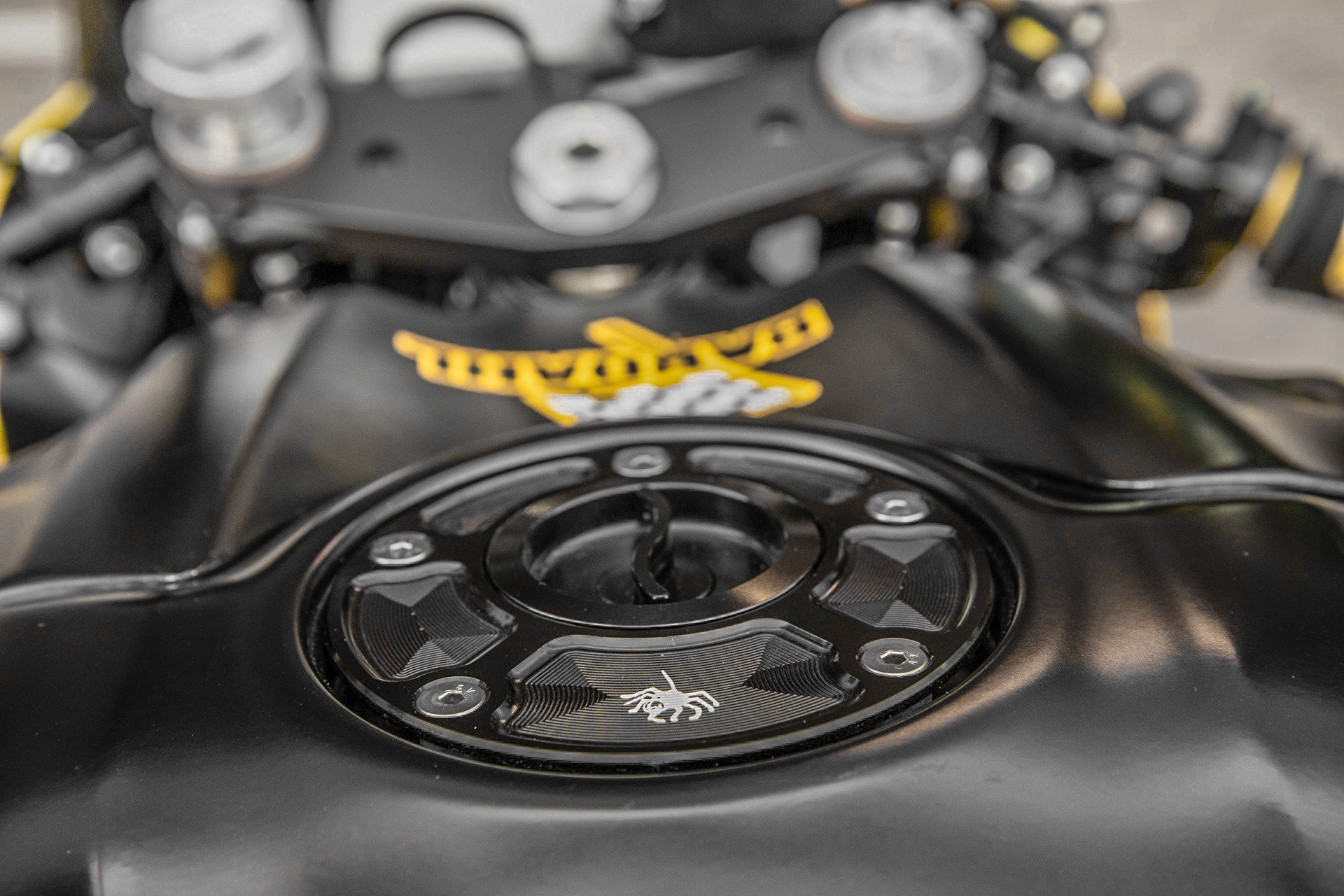 Honda CBR 1000 RR-R SC82 (20-26) 60.H03 için Spider Racing Hızlı Bağlantılı Depo Kapağı 